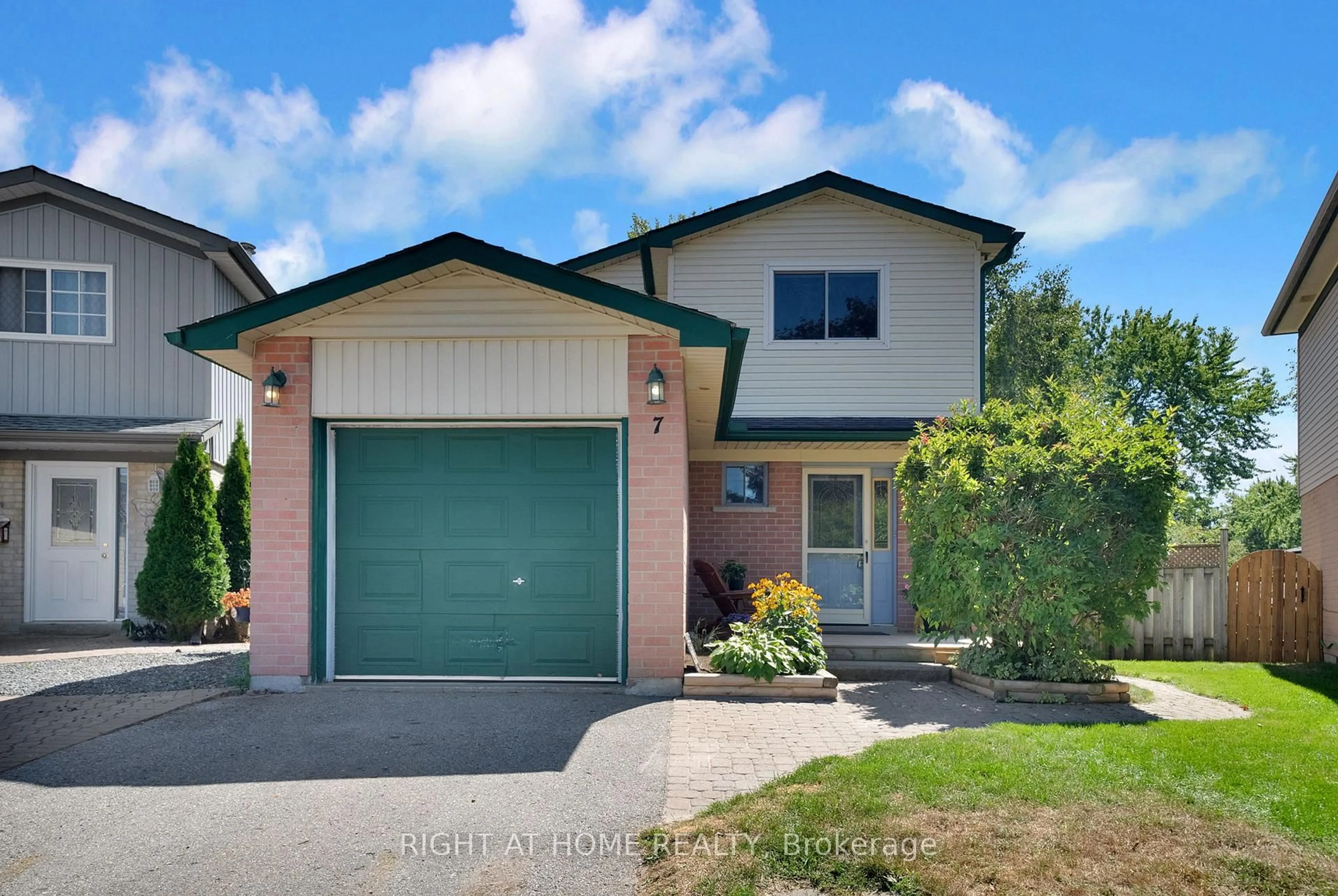 Unknown for 7 Hailey Crt, Clarington Ontario L1C 3X5