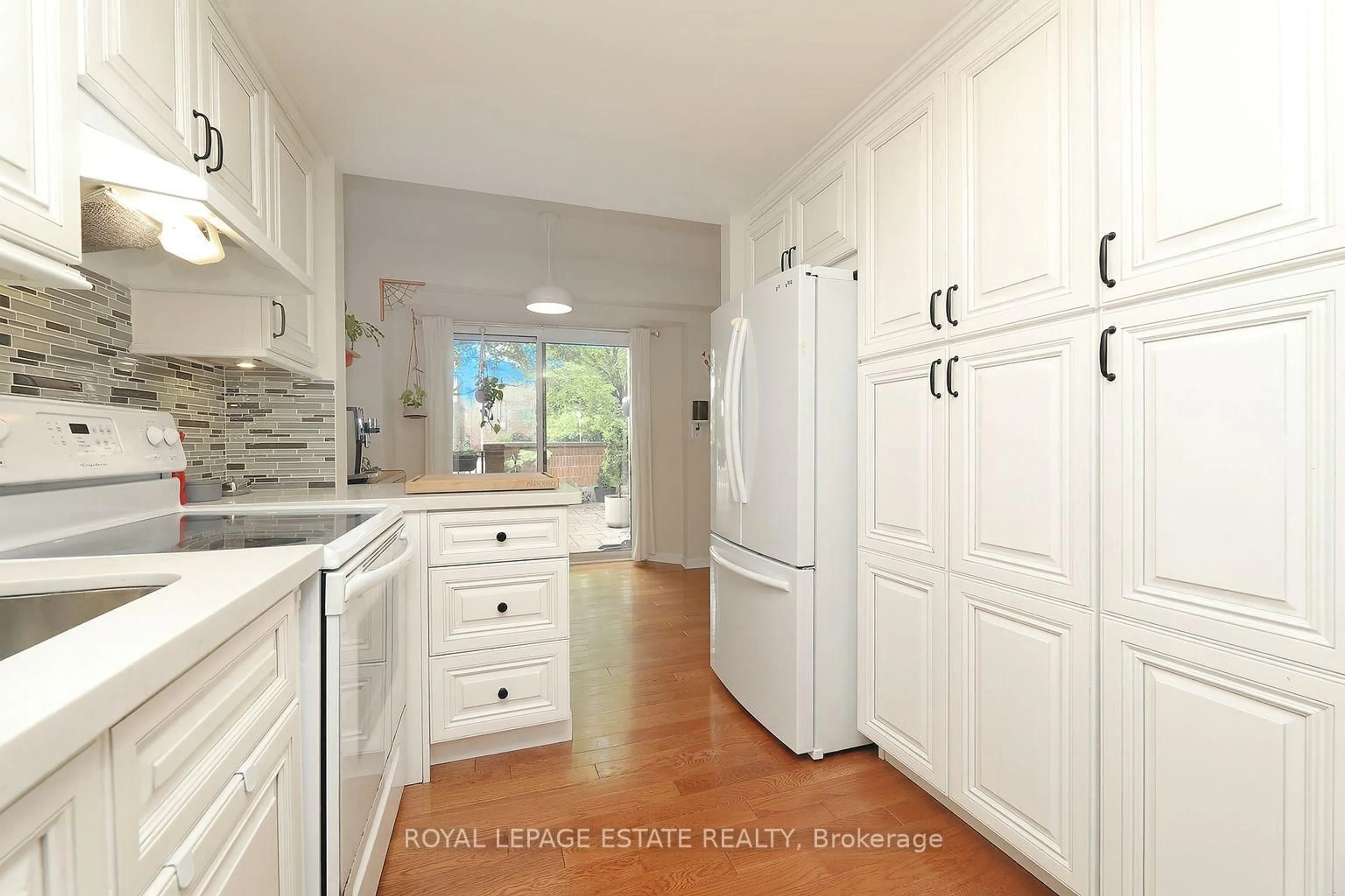Standard kitchen, ceramic/tile floor for 34 Rodeo Ptwy, Toronto Ontario M1N 4C9