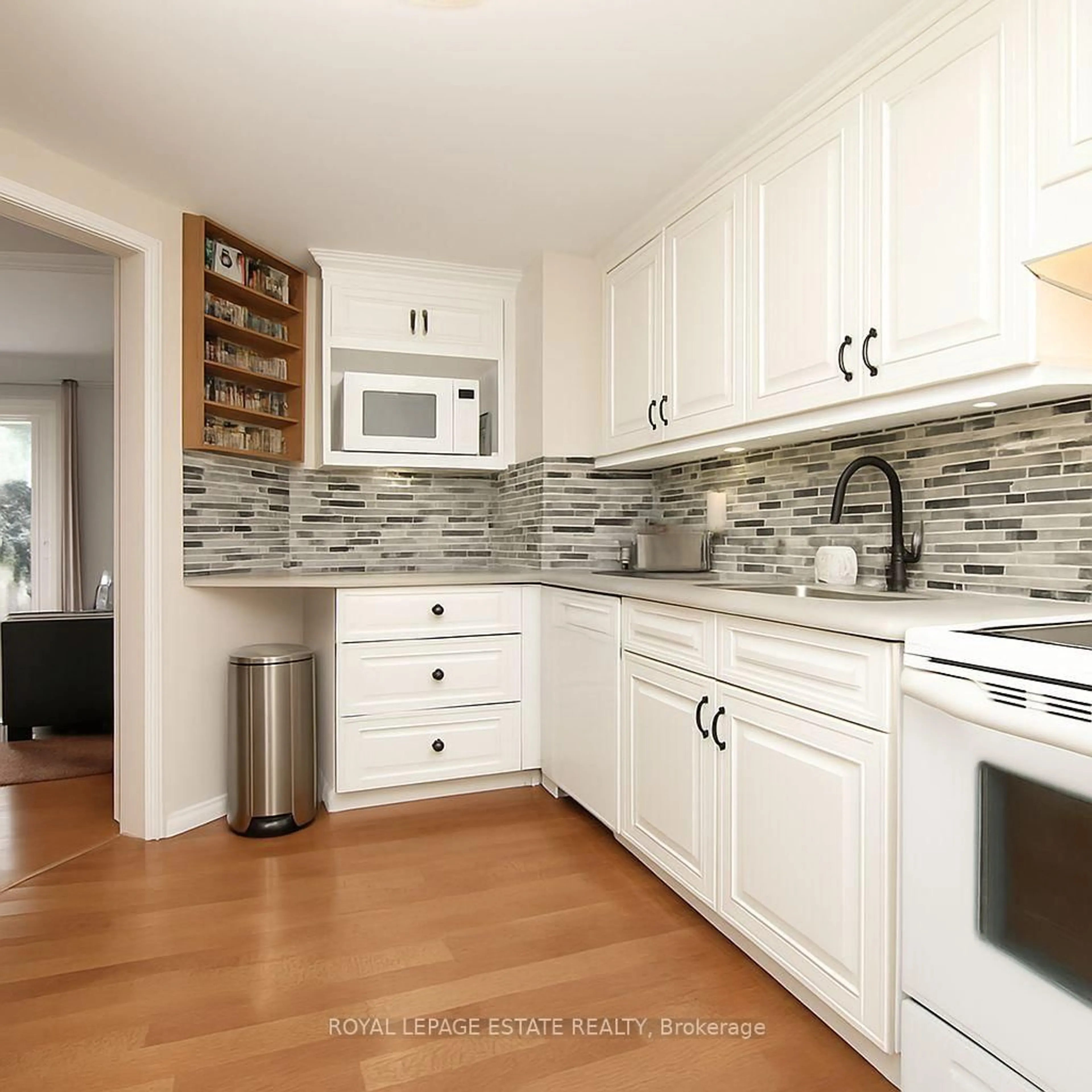 Open concept kitchen, ceramic/tile floor for 34 Rodeo Ptwy, Toronto Ontario M1N 4C9