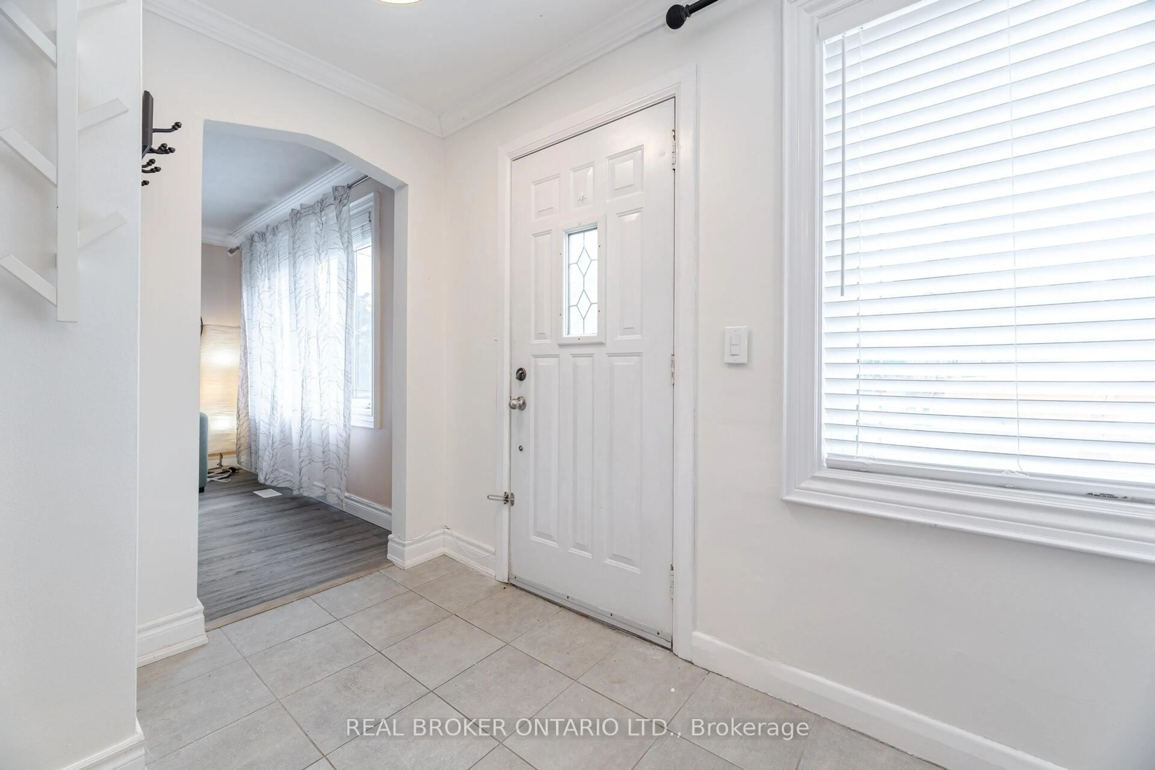Indoor entryway for 18 Adanac Dr, Toronto Ontario M1M 2E4