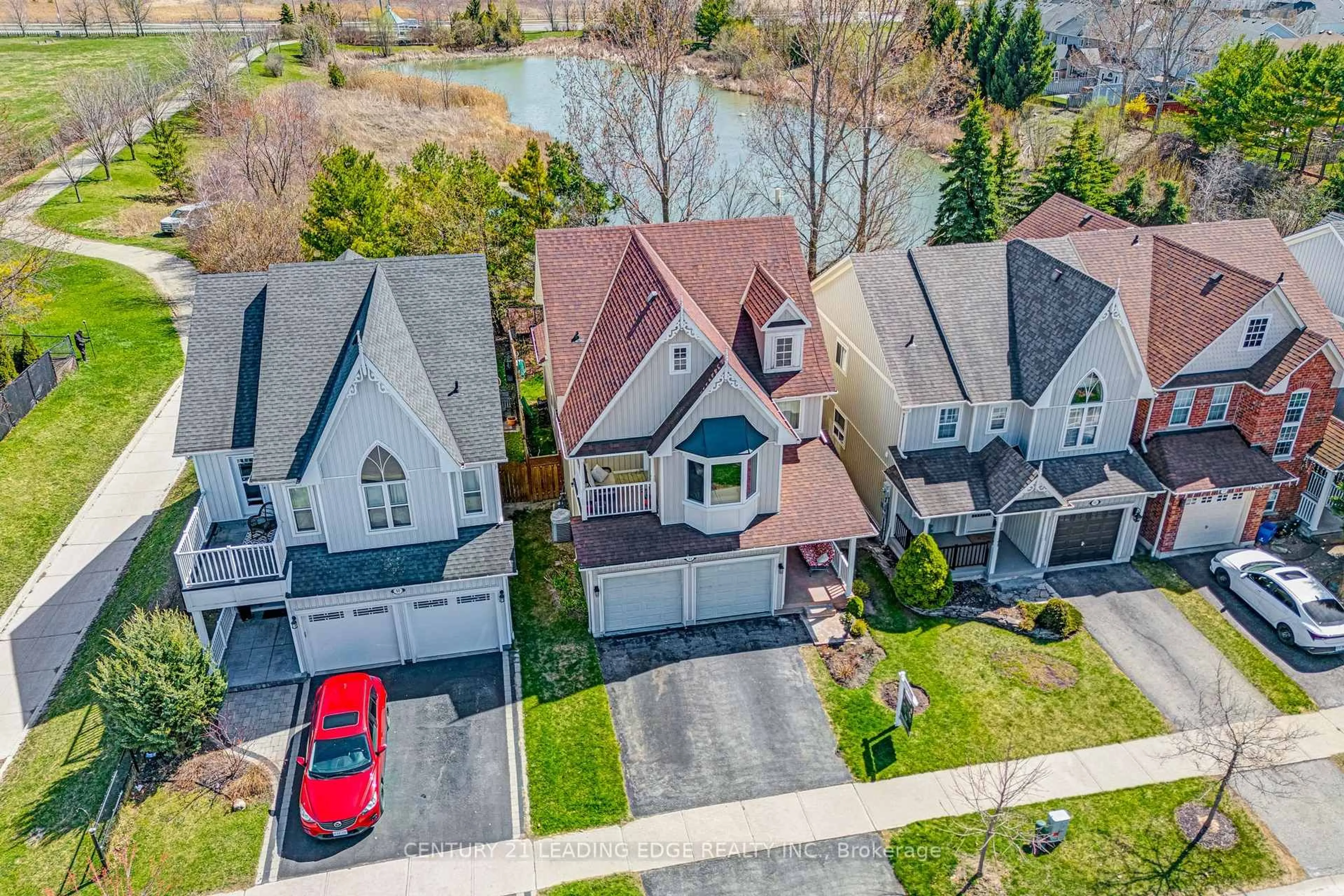 A pic from outside/outdoor area/front of a property/back of a property/a pic from drone, street for 53 Kinross Ave, Whitby Ontario L1M 2C4