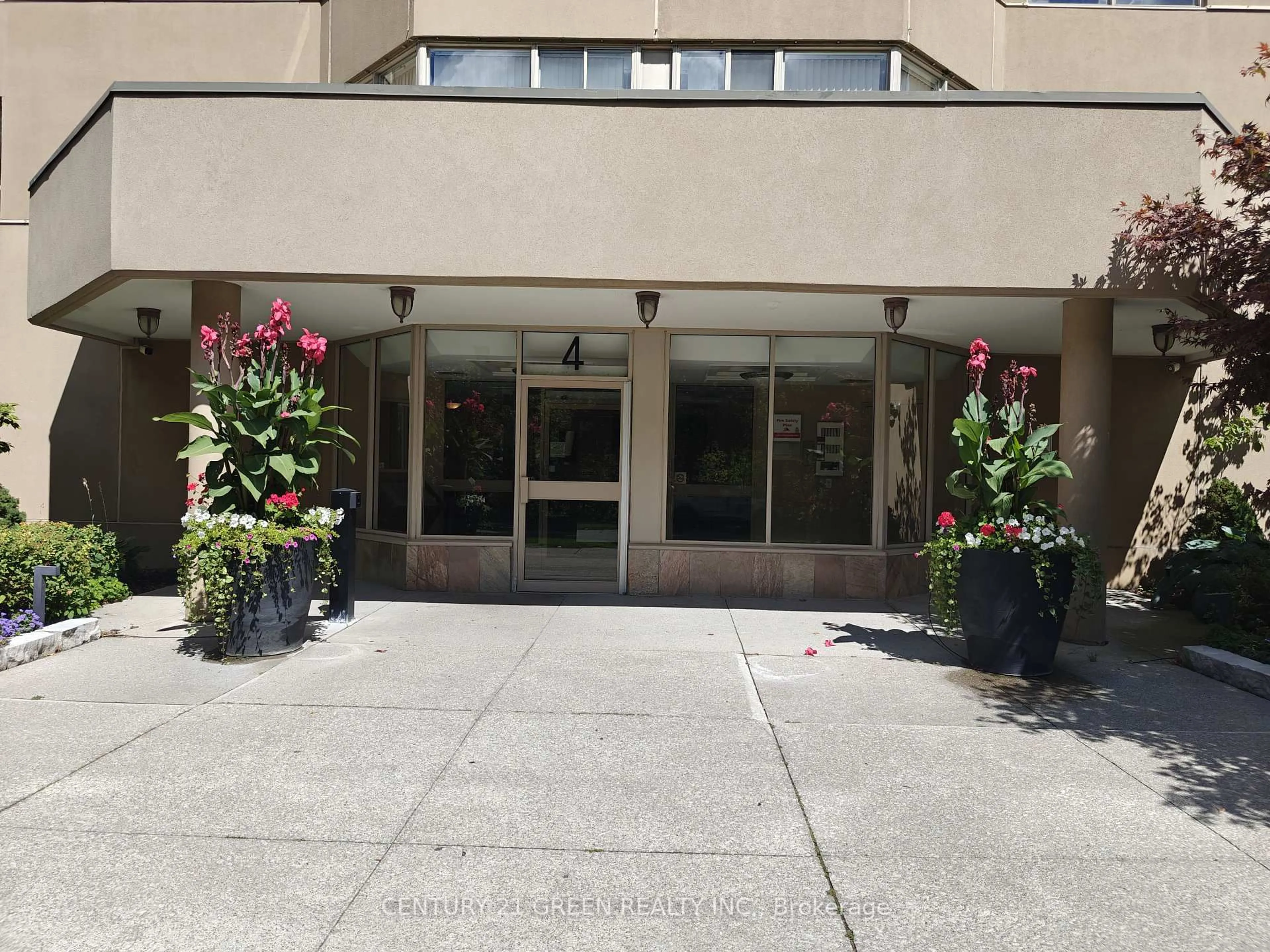 Indoor foyer for 4 Park Vista #1206, Toronto Ontario M4B 3M8