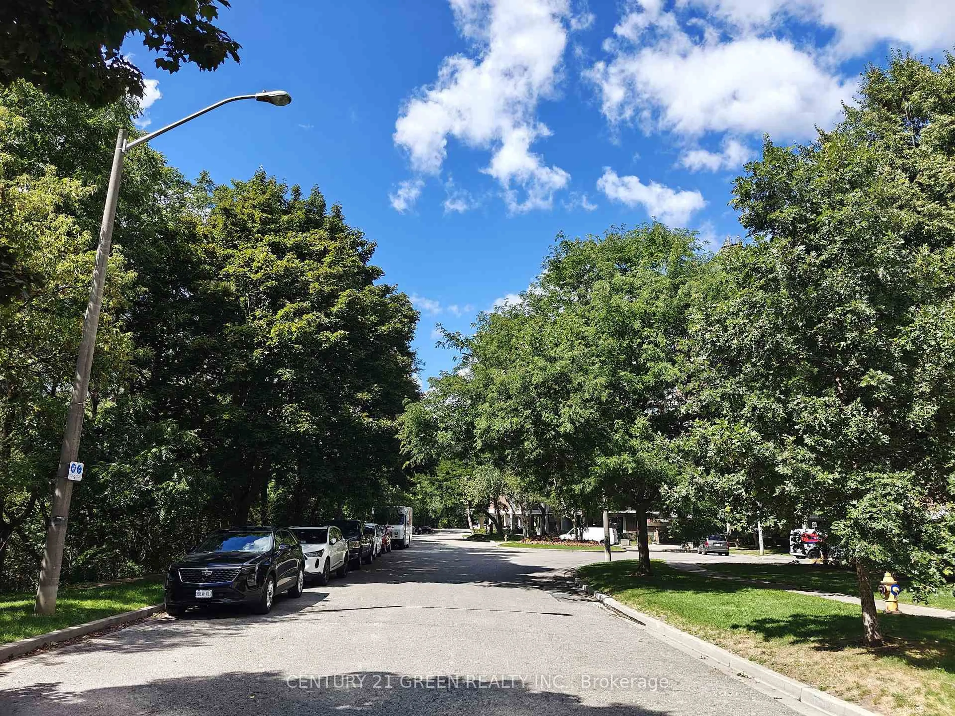 A pic from outside/outdoor area/front of a property/back of a property/a pic from drone, street for 4 Park Vista #1206, Toronto Ontario M4B 3M8