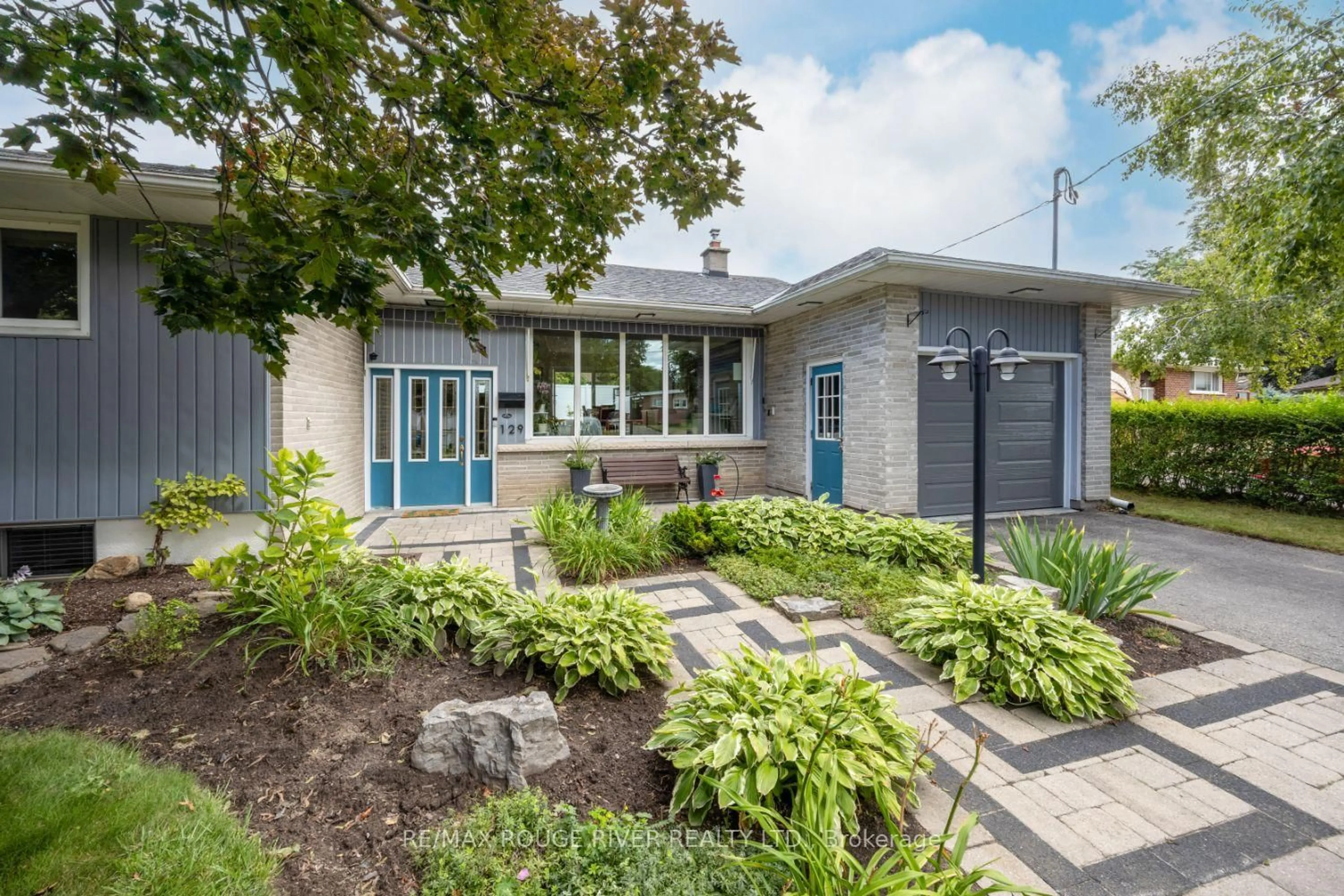 Home with brick exterior material, street for 129 Briar Crt, Oshawa Ontario L1G 6M4