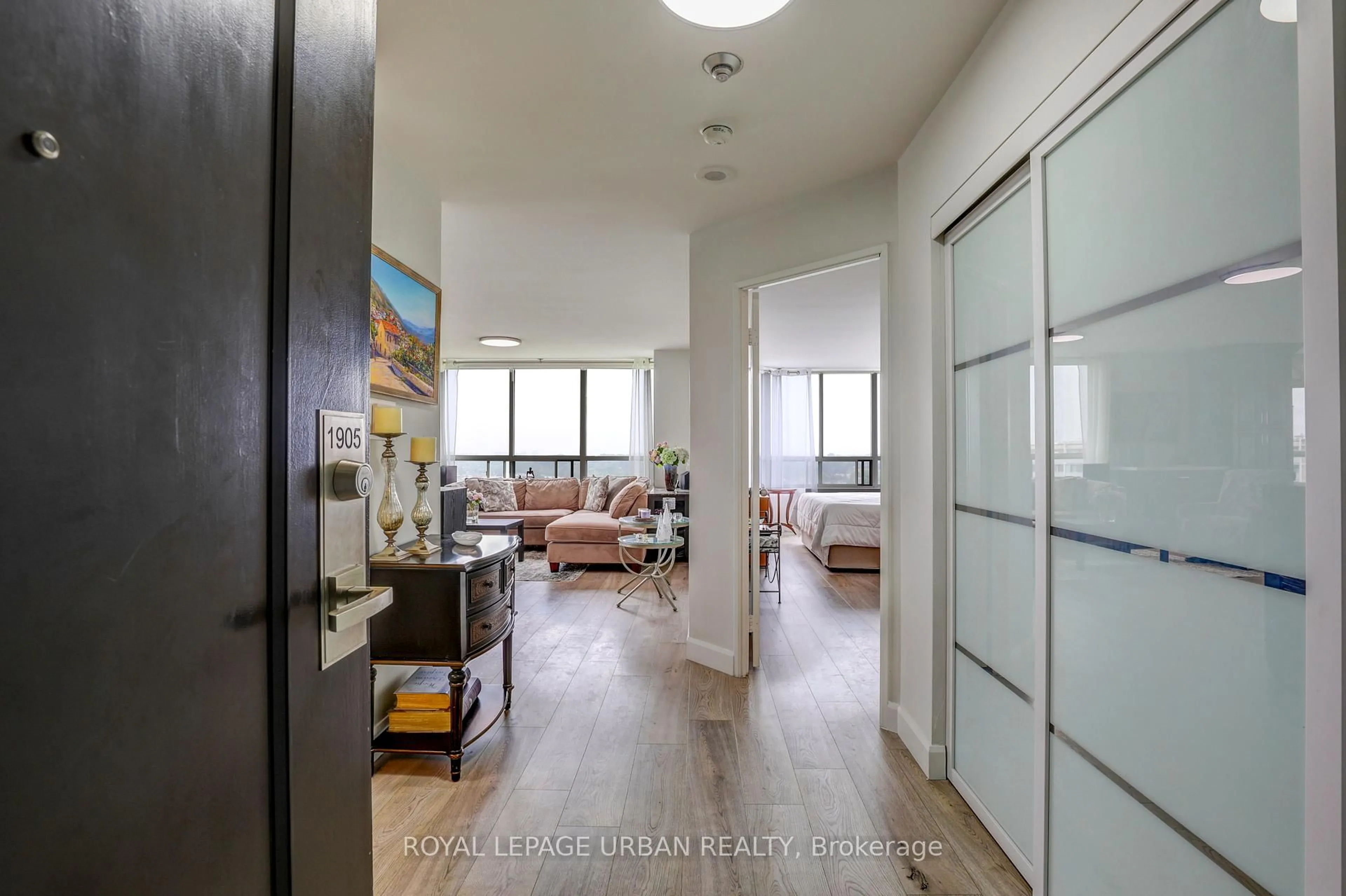 Indoor entryway for 5 Greystone Walk Dr #1905, Toronto Ontario M1K 5J5