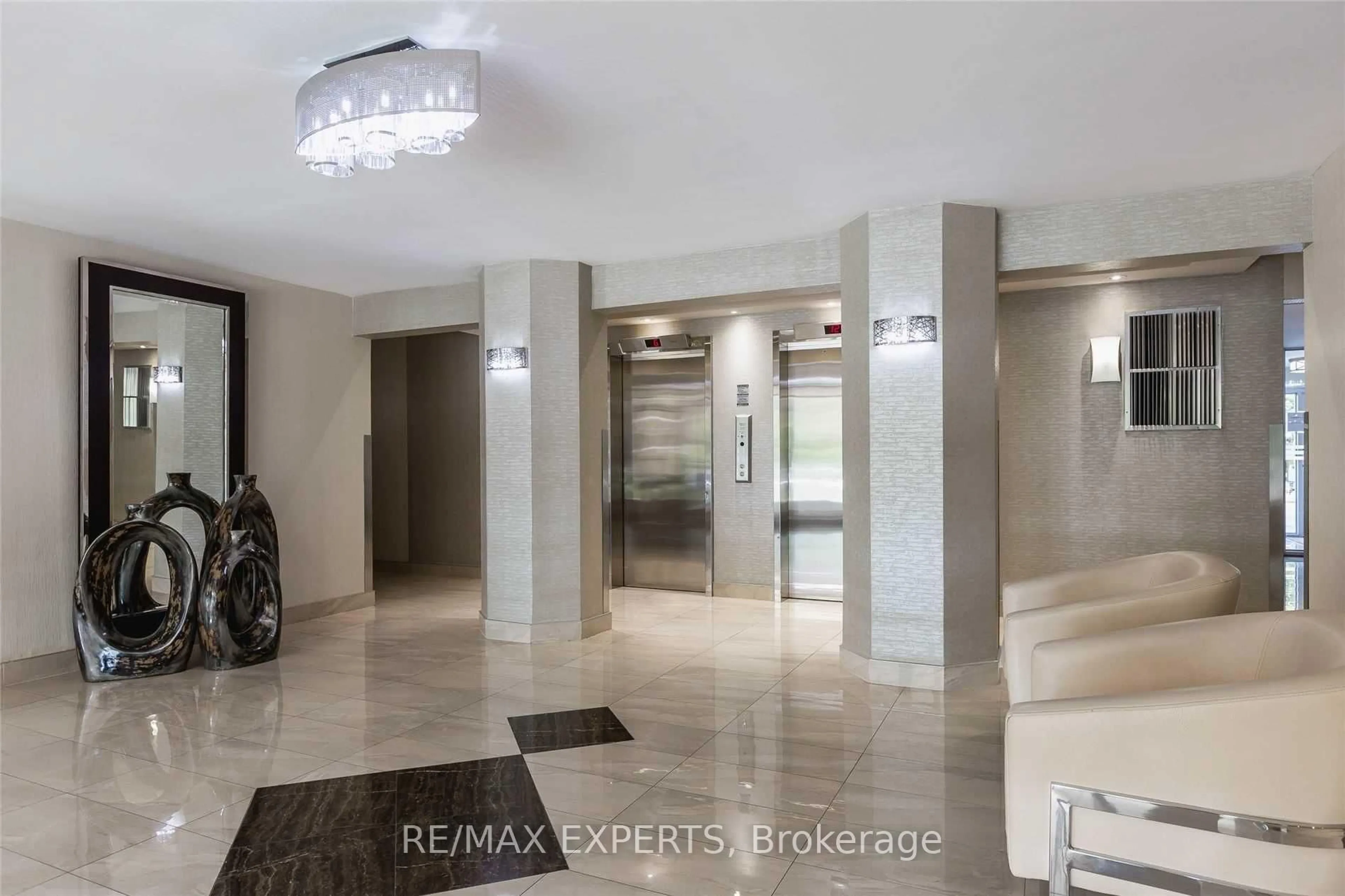 Lobby for 2 Glamorgan Ave #306, Toronto Ontario M1P 2M8
