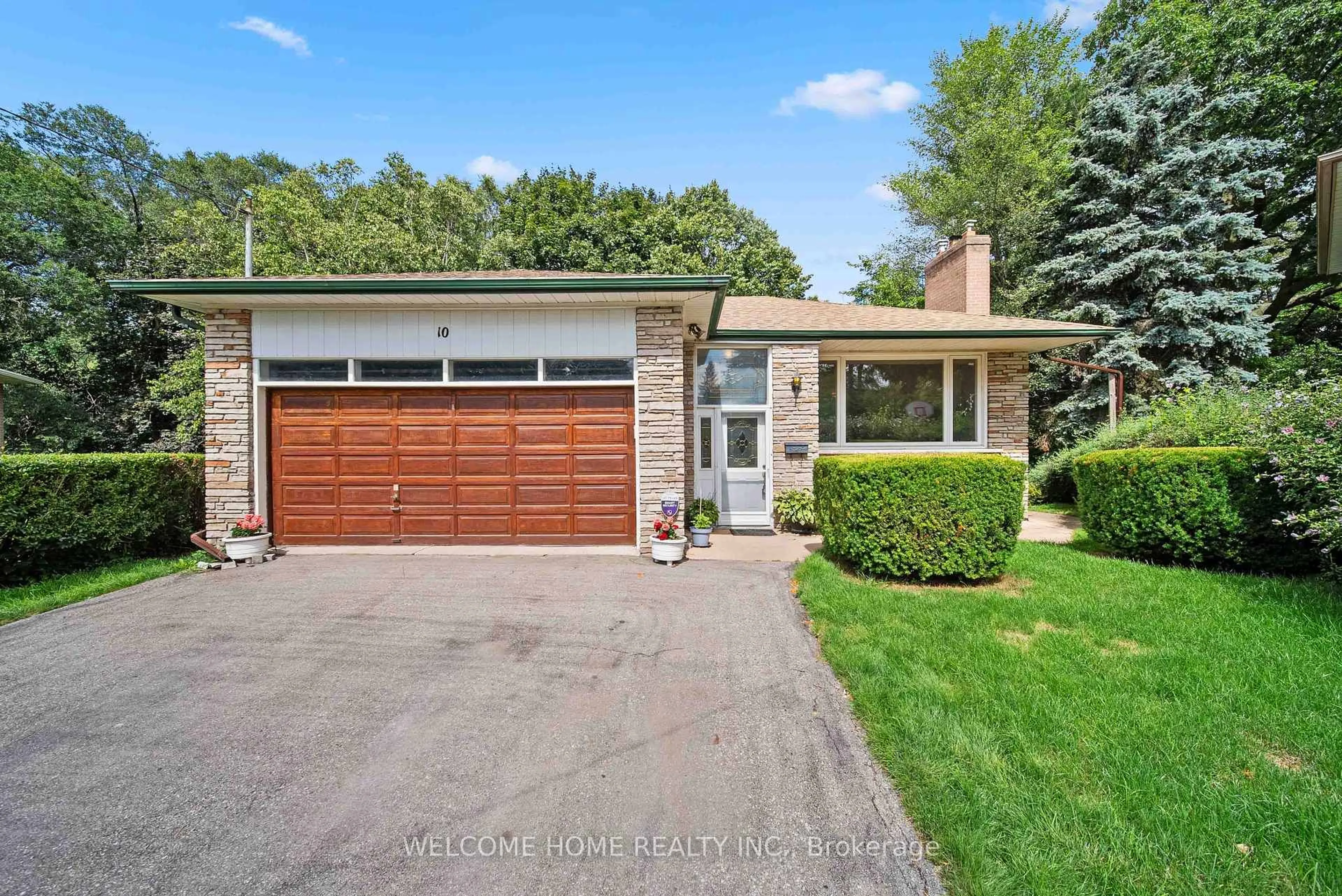 Home with brick exterior material, street for 10 Pengelly Crt, Toronto Ontario M1L 4L9