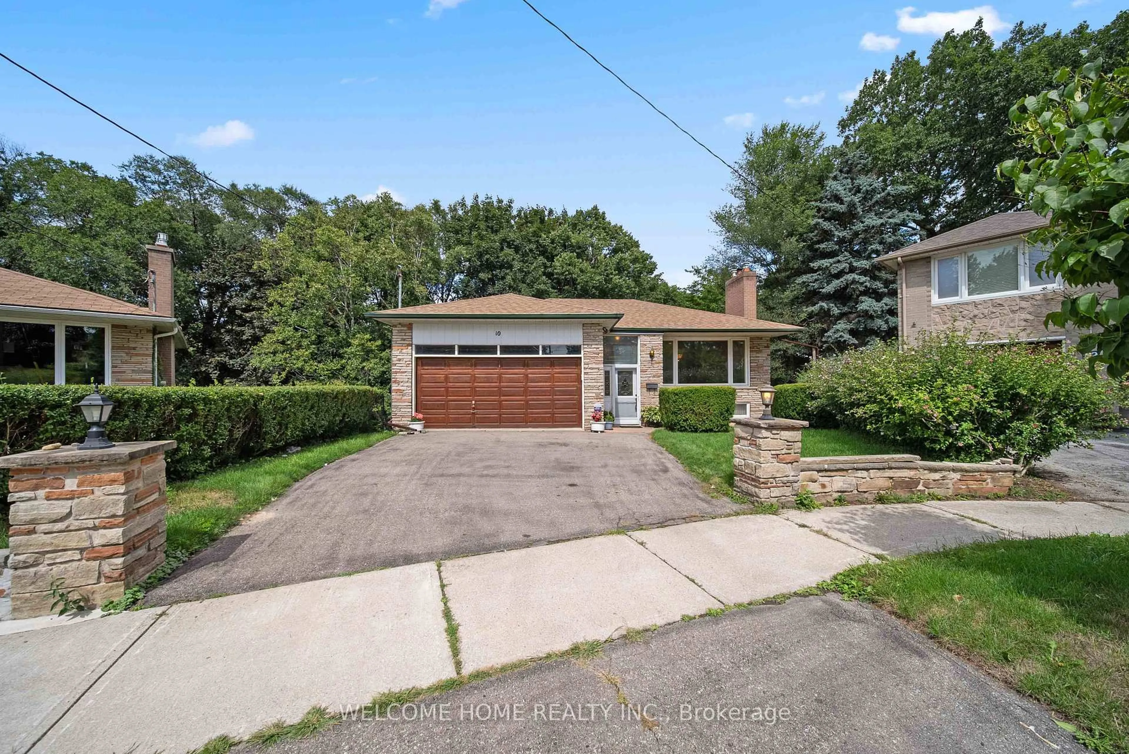 A pic from outside/outdoor area/front of a property/back of a property/a pic from drone, street for 10 Pengelly Crt, Toronto Ontario M1L 4L9
