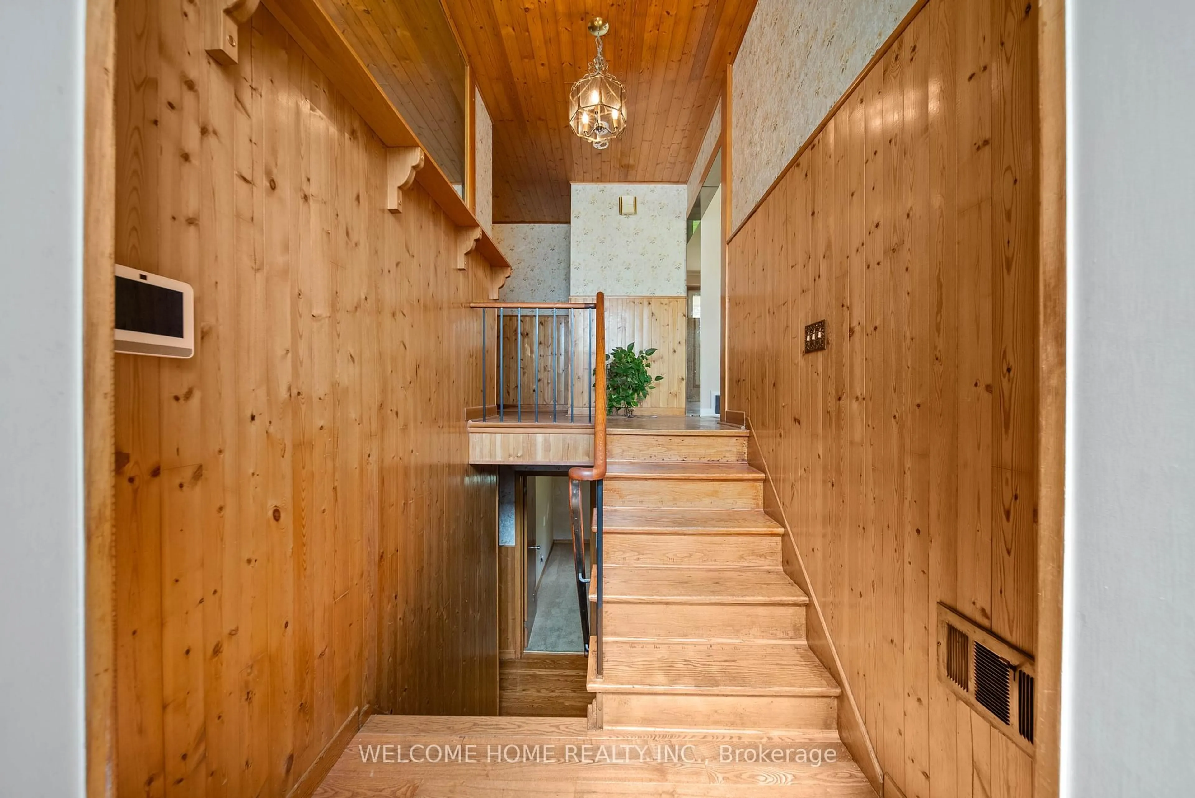 Indoor foyer for 10 Pengelly Crt, Toronto Ontario M1L 4L9