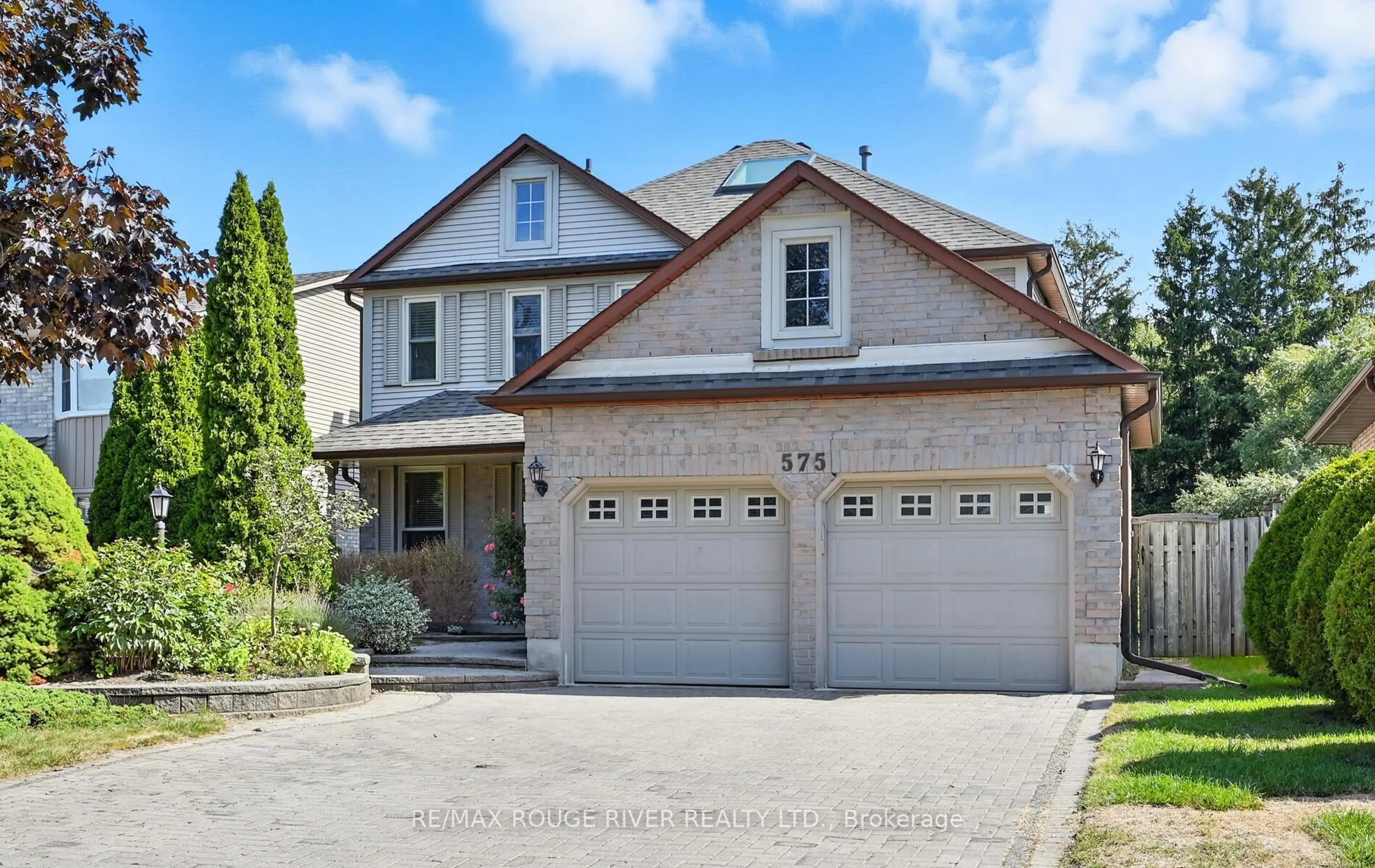 Home with brick exterior material, street for 575 Dunrobin Crt, Oshawa Ontario L1J 7P4