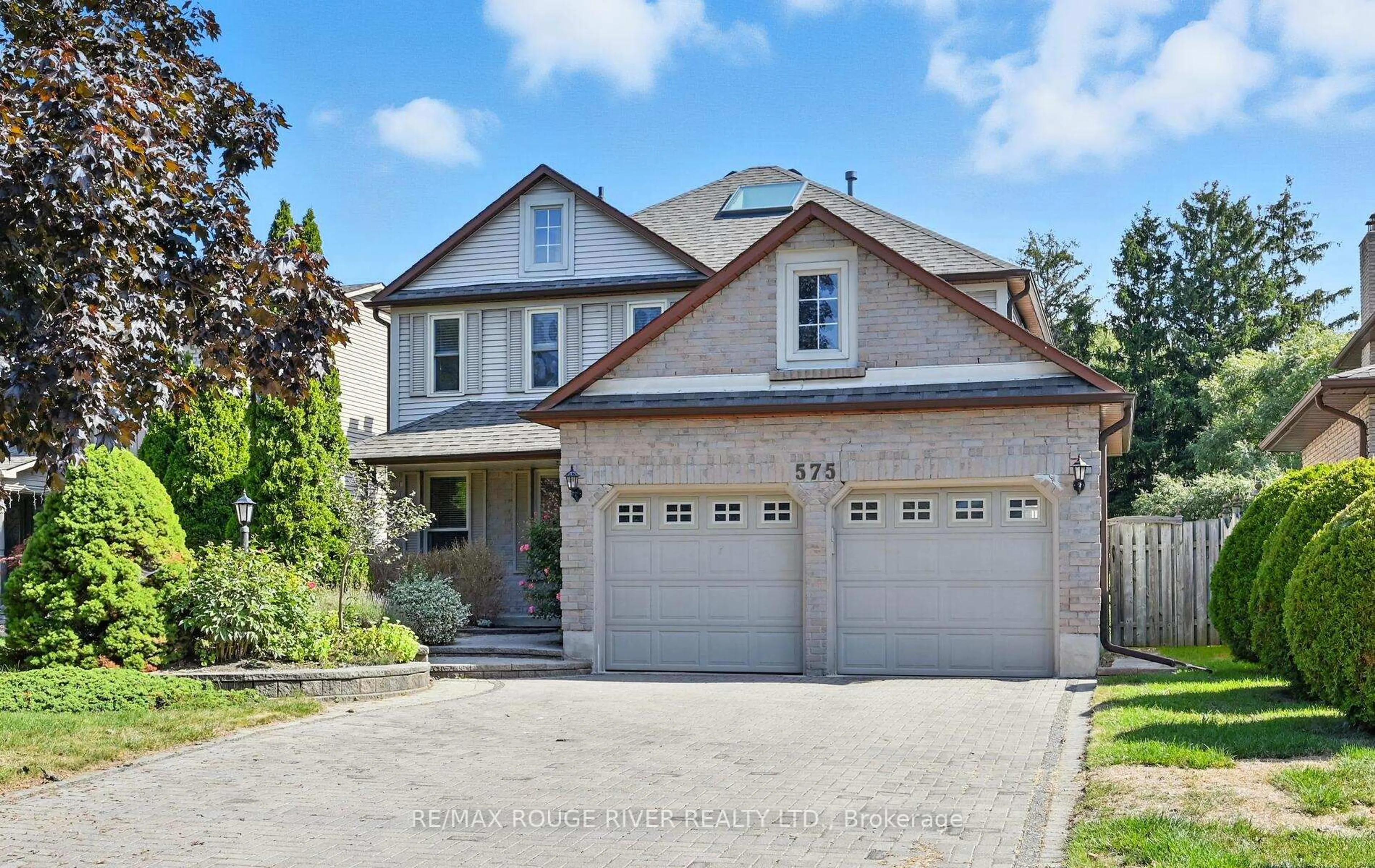 Home with brick exterior material, street for 575 Dunrobin Crt, Oshawa Ontario L1J 7P4