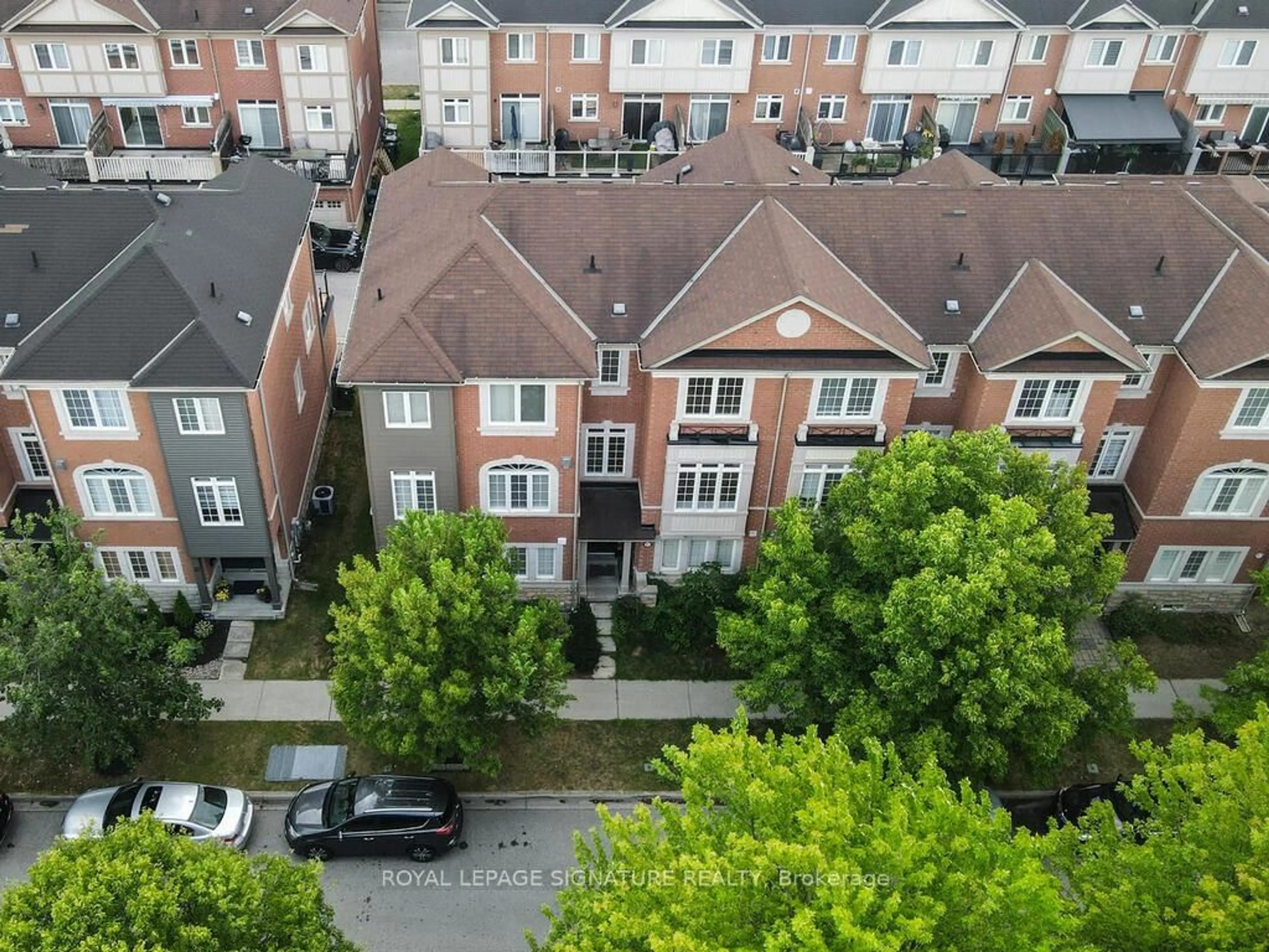 A pic from outside/outdoor area/front of a property/back of a property/a pic from drone, city buildings view from balcony for 41 Stagecoach Circ, Toronto Ontario M1C 0A2