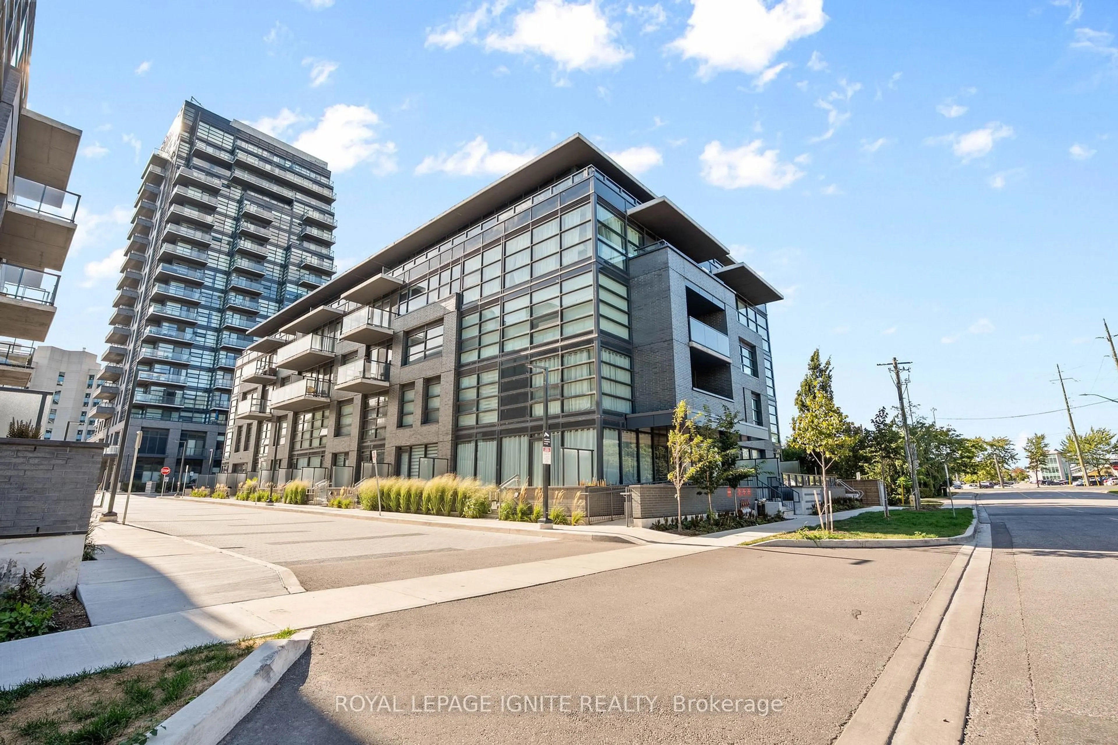 Unknown for 1604(B) Charles St #414, Whitby Ontario L1N 0P2