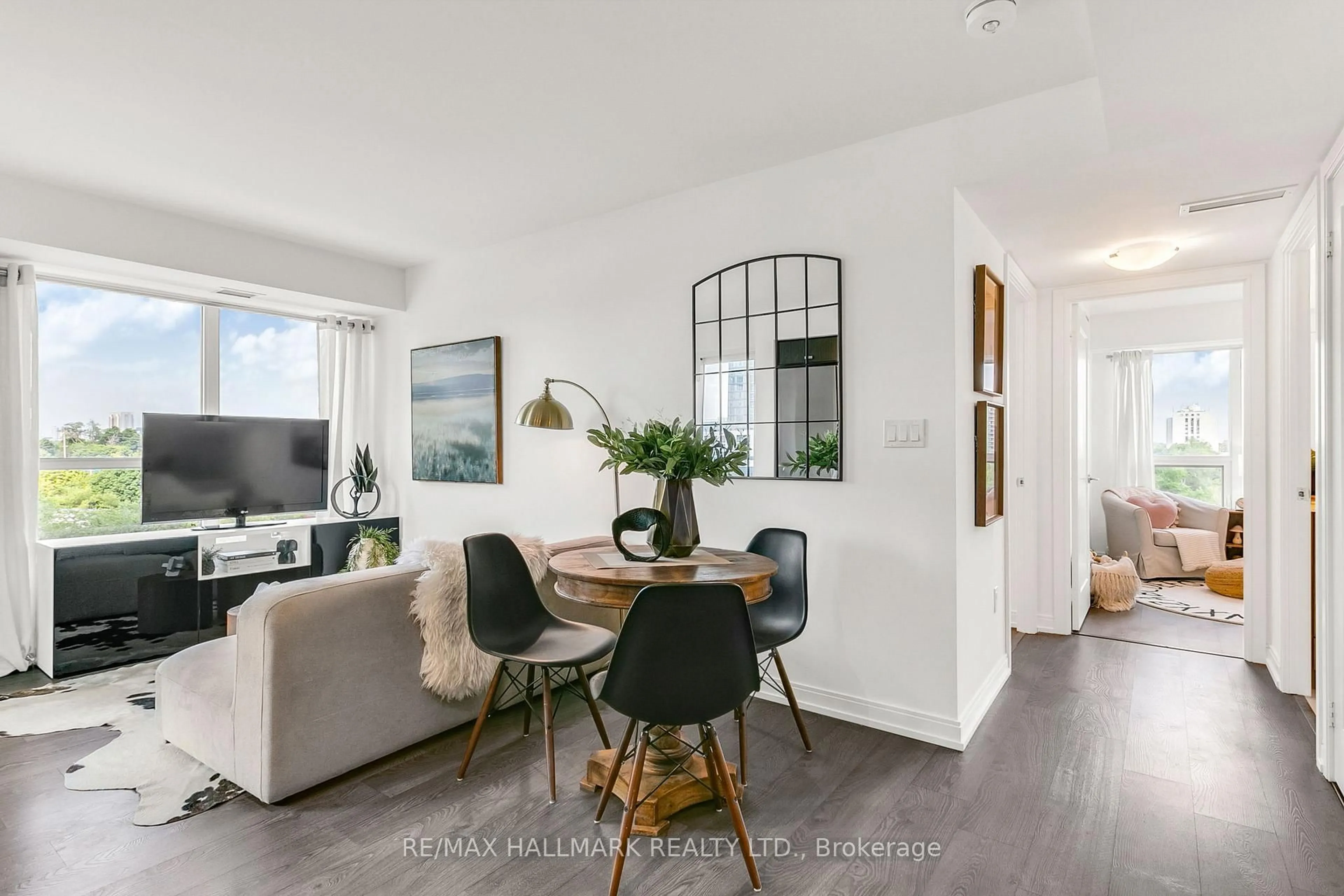 Living room with furniture, unknown for 275 Village Green Sq #522, Toronto Ontario M1S 0L8