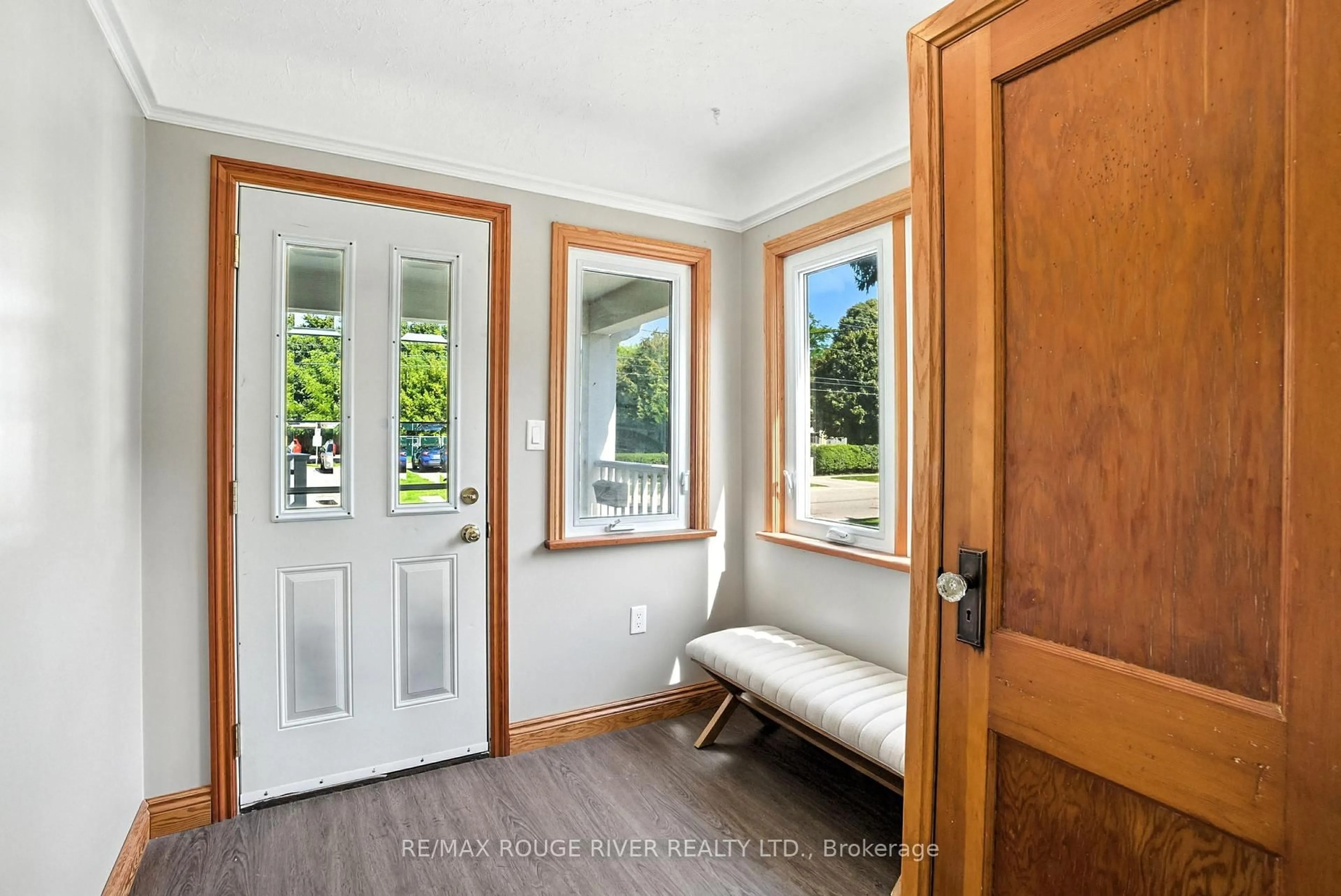Indoor entryway for 67 Orchard View Blvd, Oshawa Ontario L1G 3N8