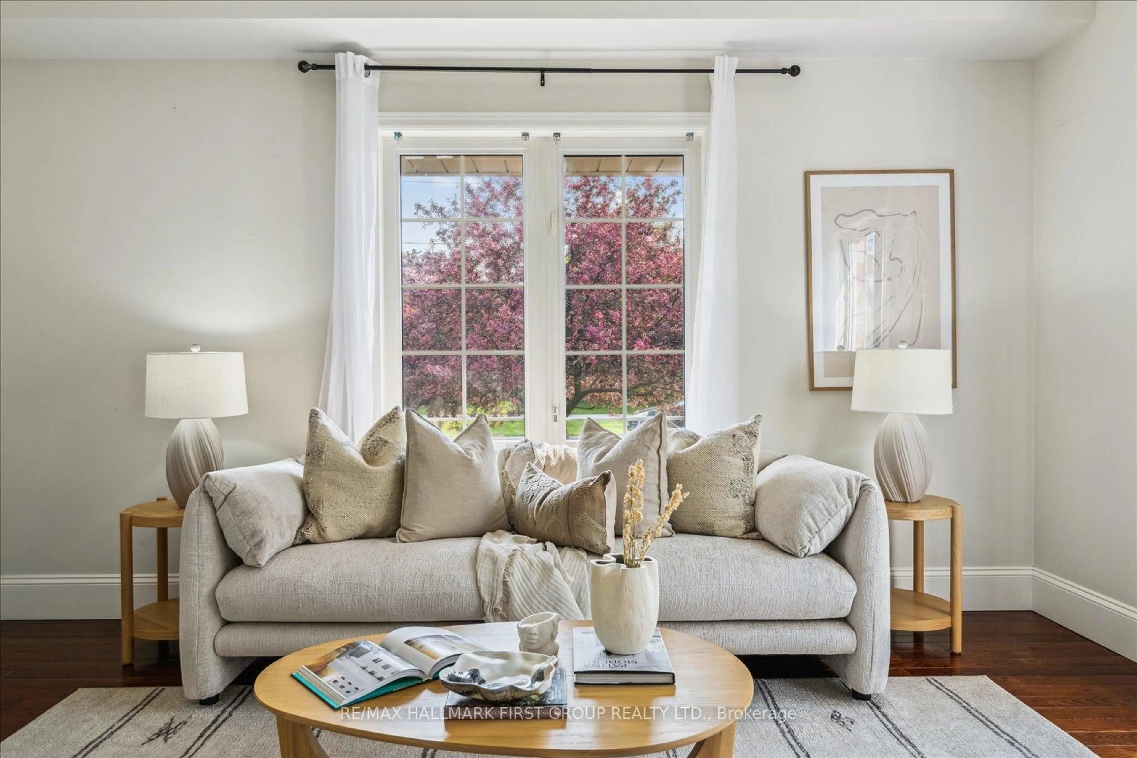 Living room with furniture, unknown for 937 Pickering Beach Rd, Ajax Ontario L1S 1G3