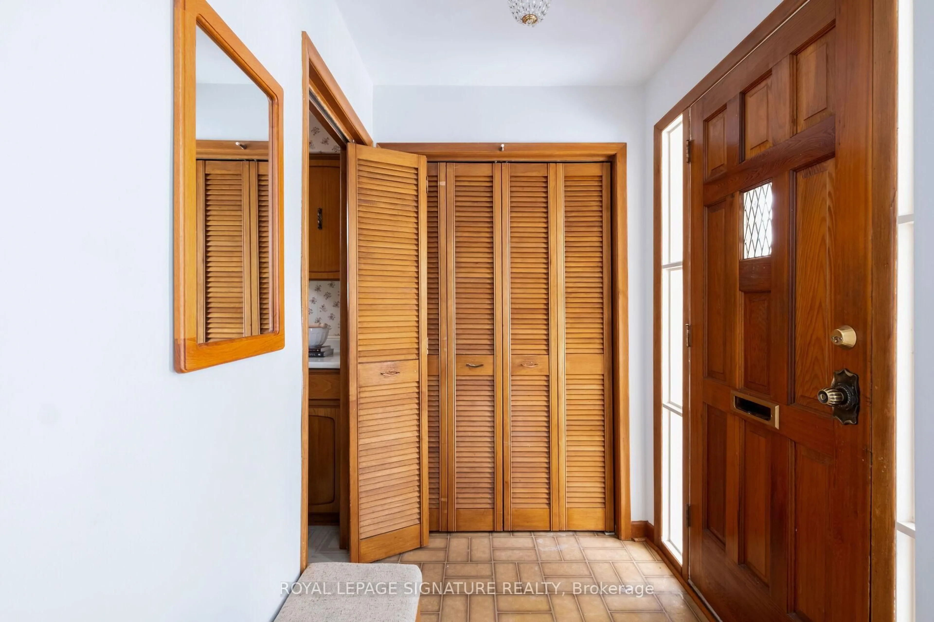 Indoor foyer for 22 Merkley Sq, Toronto Ontario M1G 2Y4
