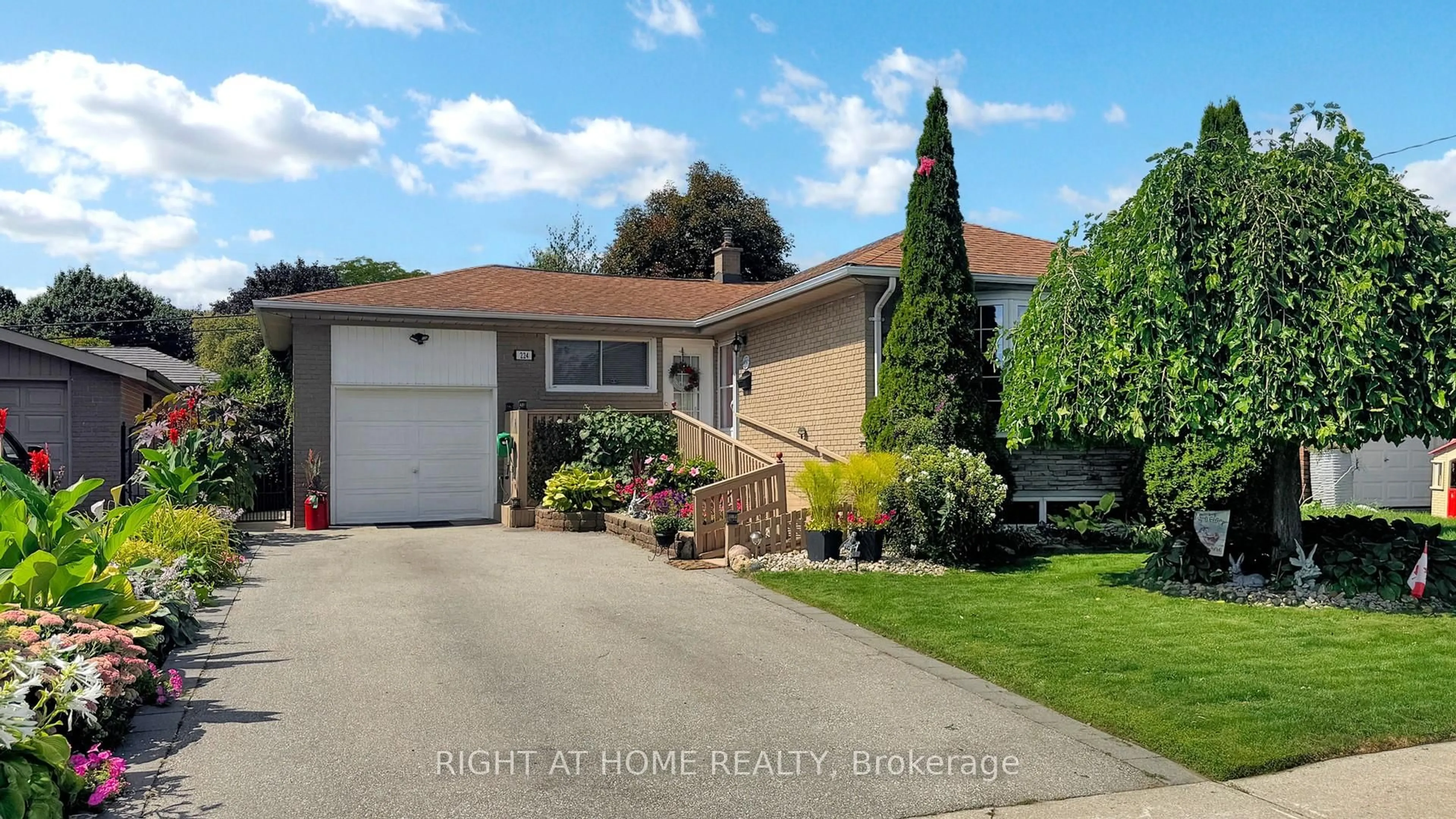 Home with vinyl exterior material, street for 224 Livingston Rd, Toronto Ontario M1E 1L7