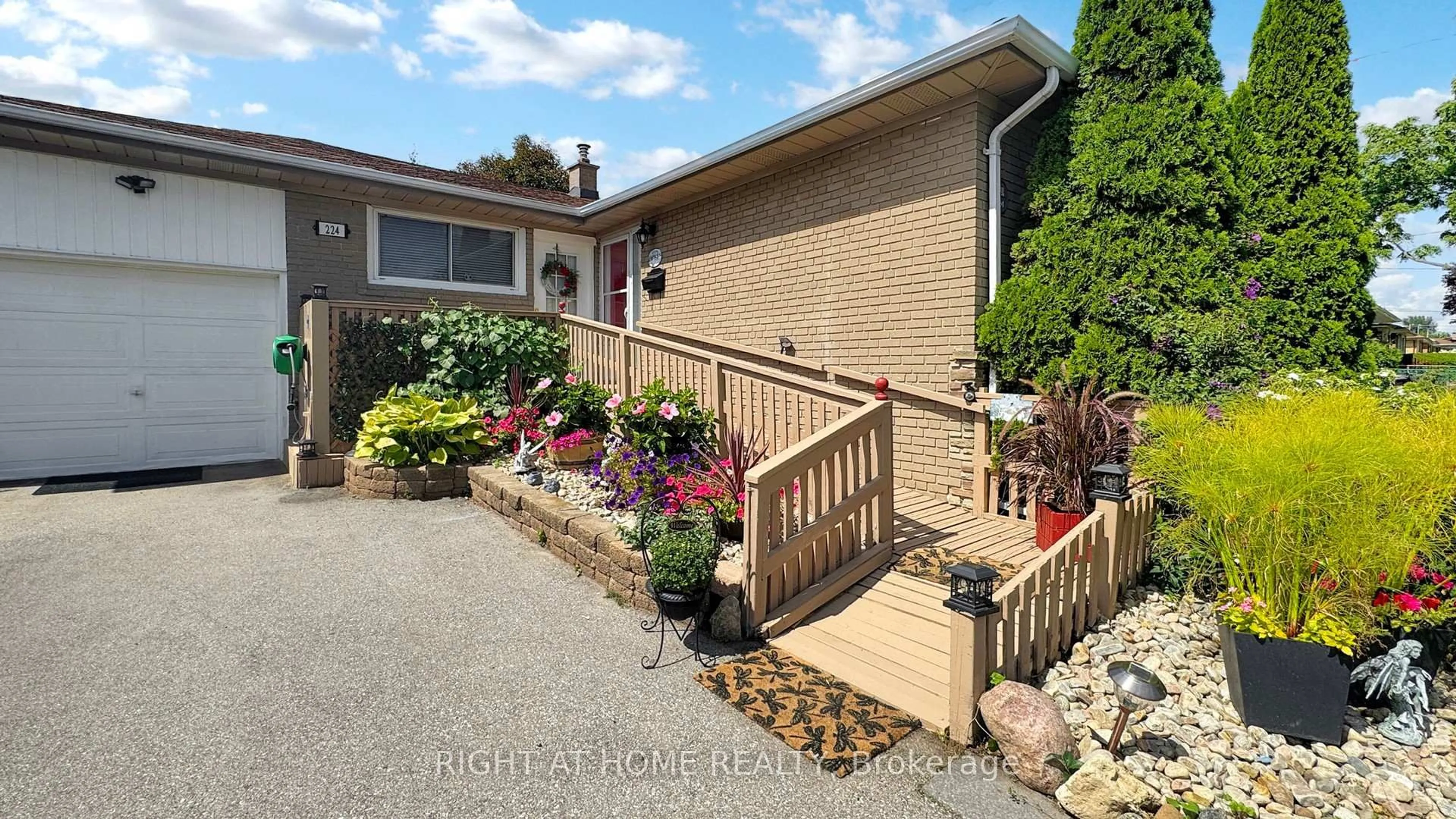 Unknown for 224 Livingston Rd, Toronto Ontario M1E 1L7