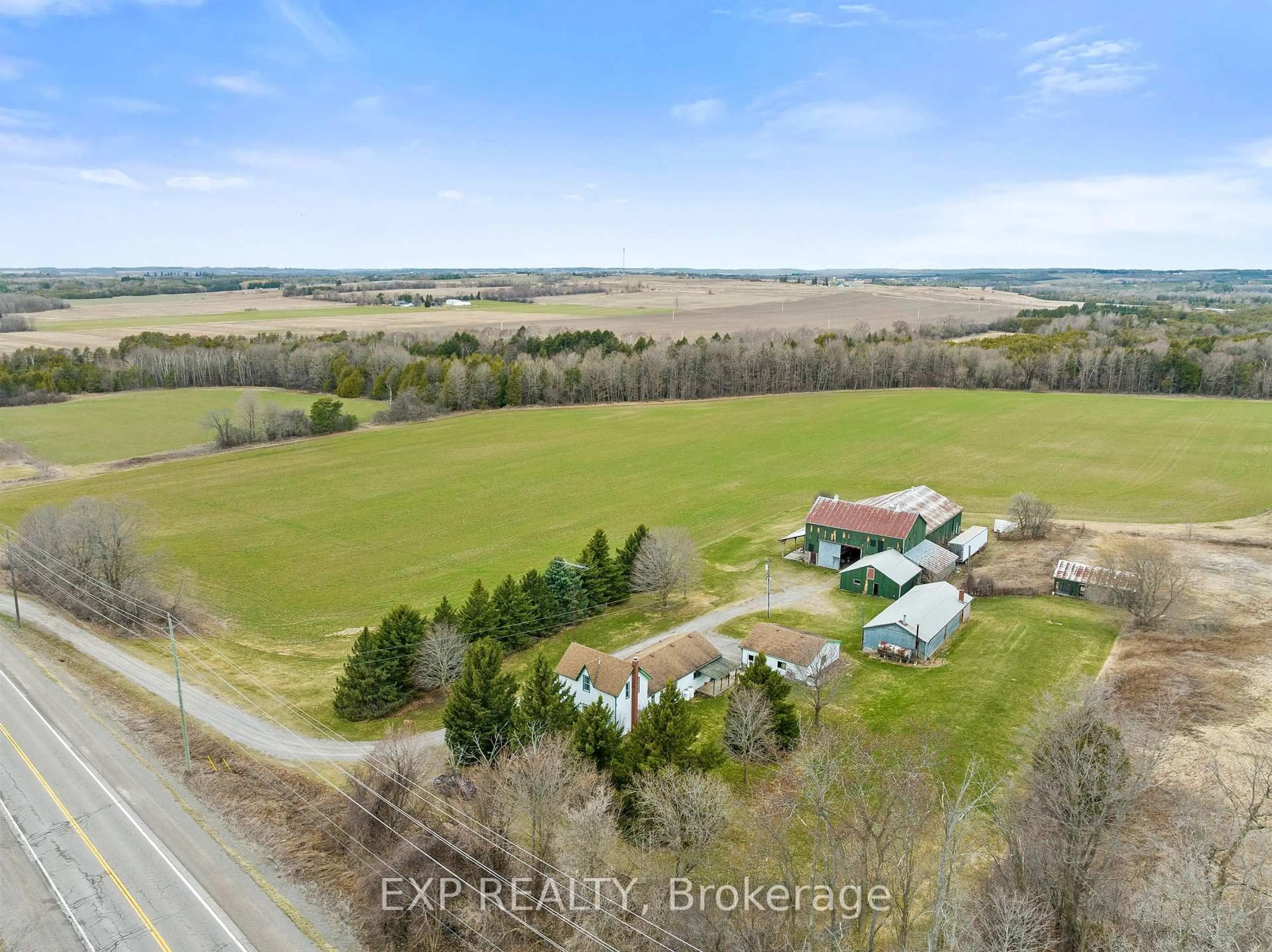 A pic from outside/outdoor area/front of a property/back of a property/a pic from drone, unknown for 3070 Taunton Rd, Clarington Ontario L1C 7A6