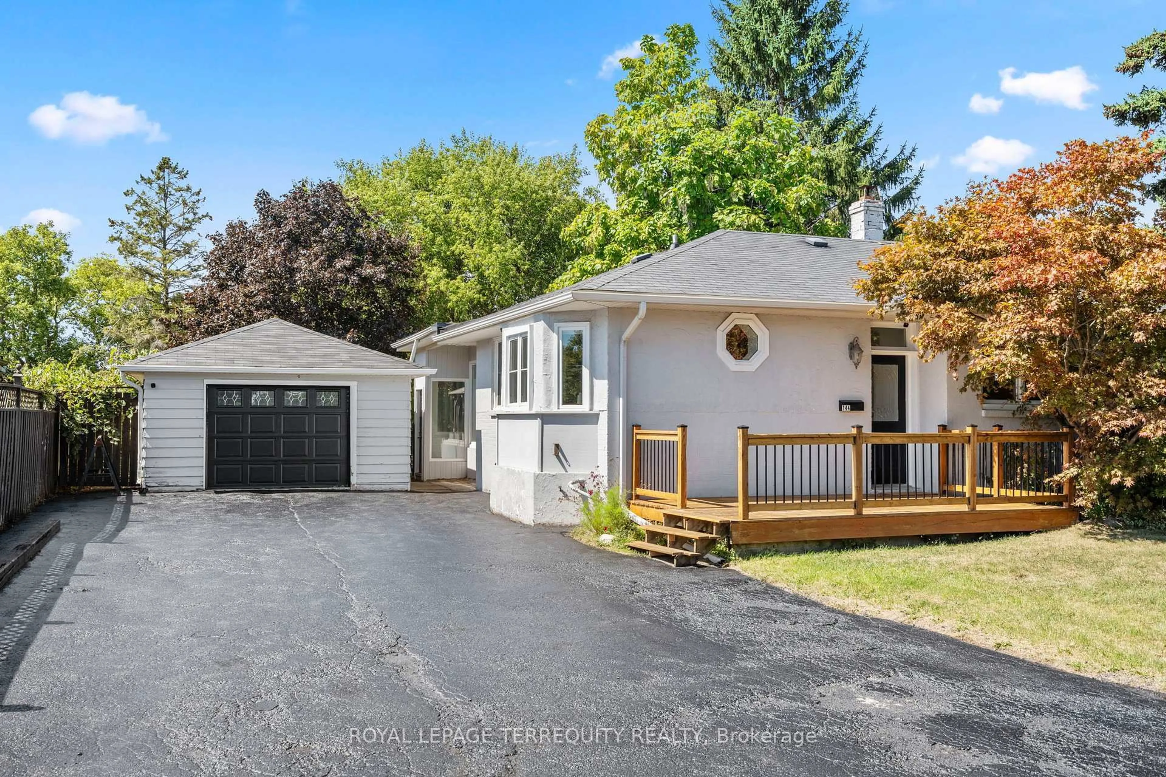 Home with vinyl exterior material, street for 144 Thickson Rd, Whitby Ontario L1N 3R2
