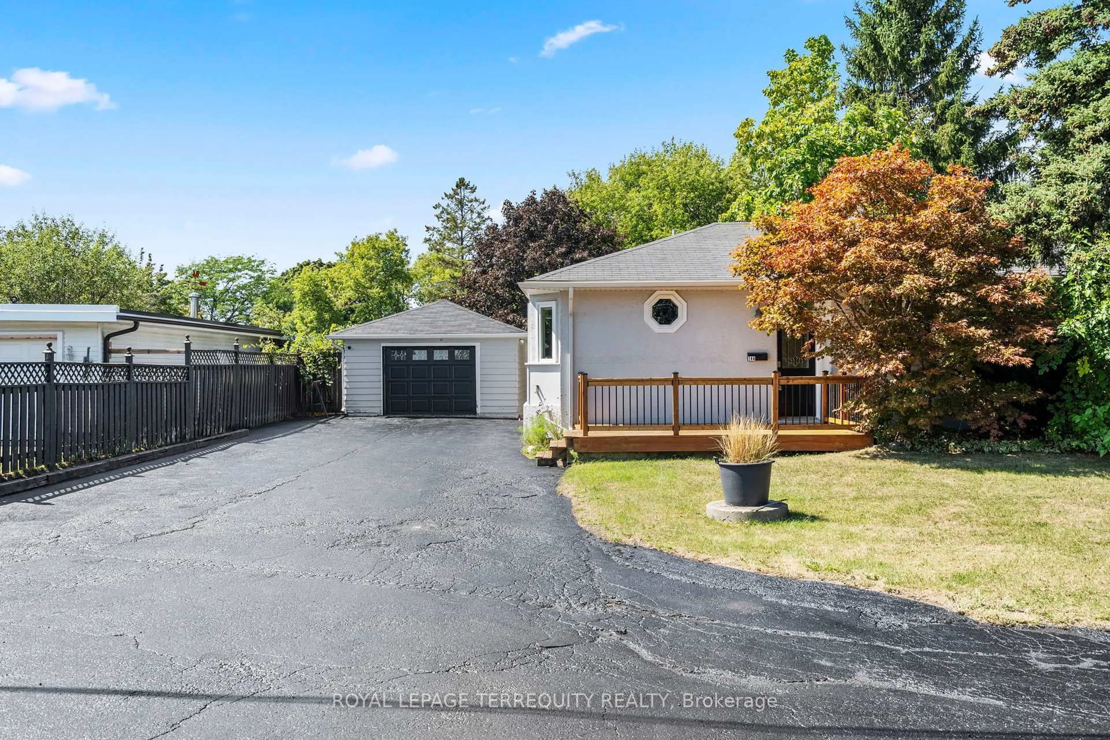 A pic from outside/outdoor area/front of a property/back of a property/a pic from drone, street for 144 Thickson Rd, Whitby Ontario L1N 3R2