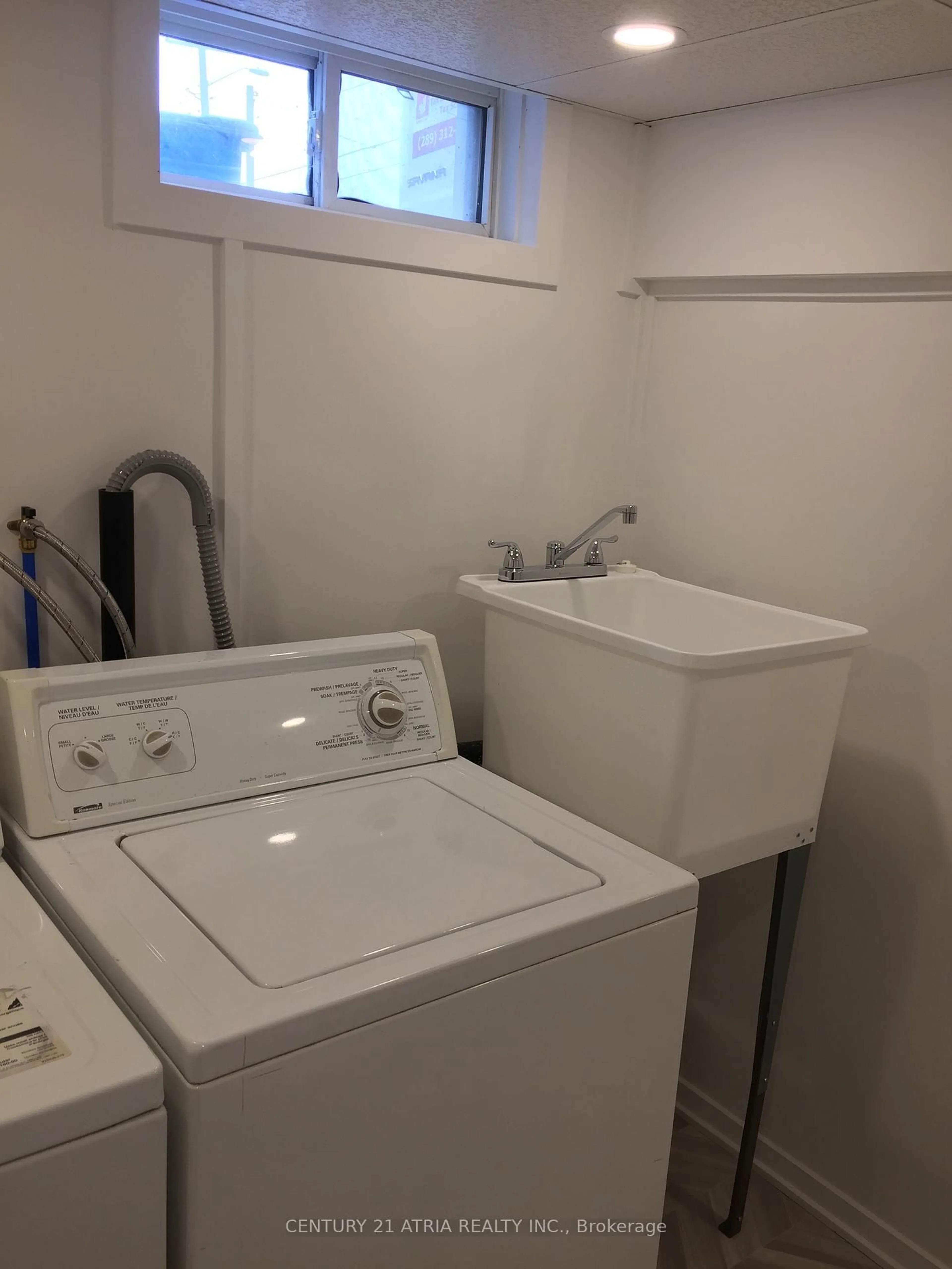 Laundry room for 417 Bloor St, Oshawa Ontario L1H 3M9