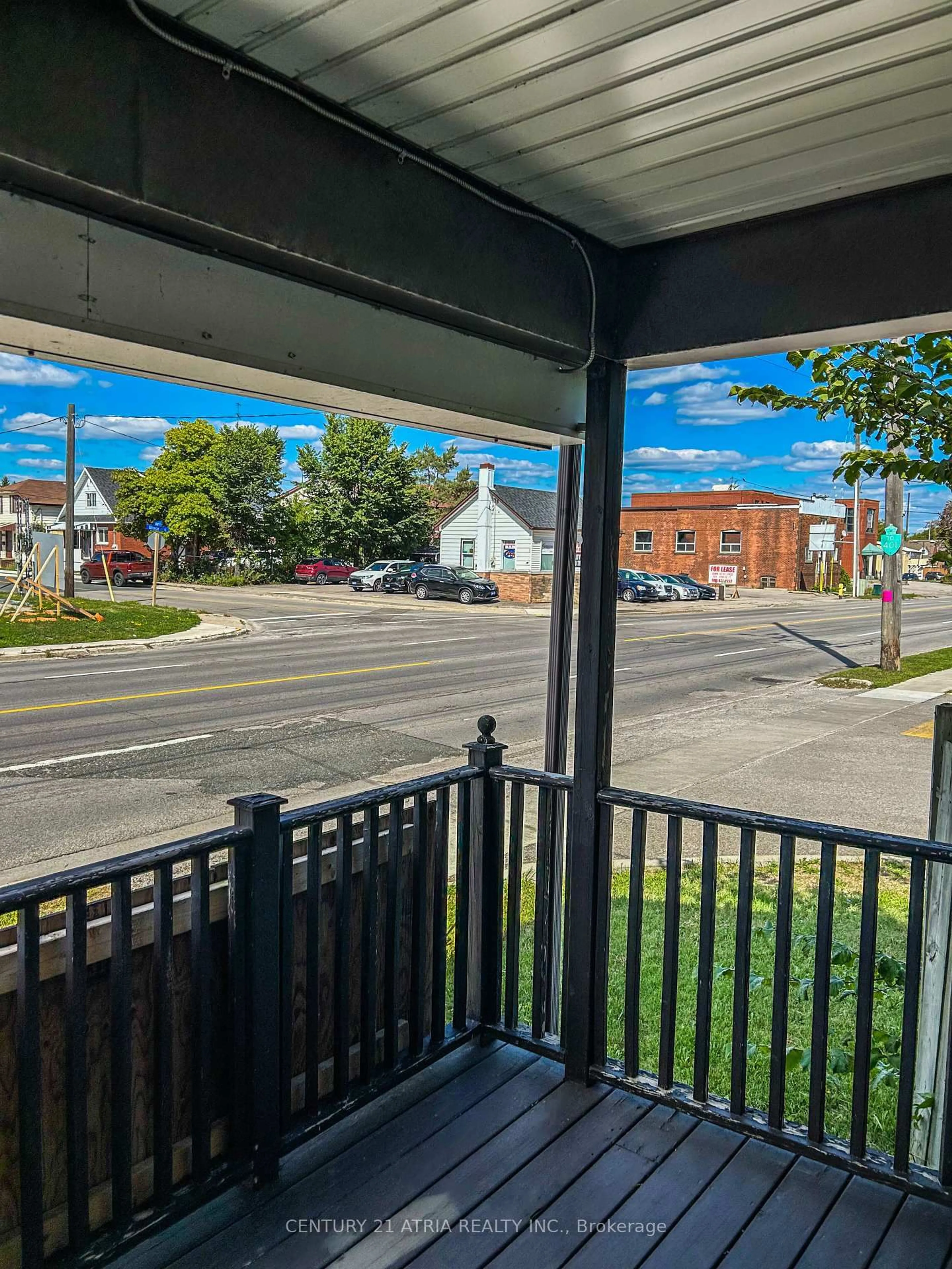 A pic from outside/outdoor area/front of a property/back of a property/a pic from drone, street for 41 Bloor St, Oshawa Ontario L1H 3L9