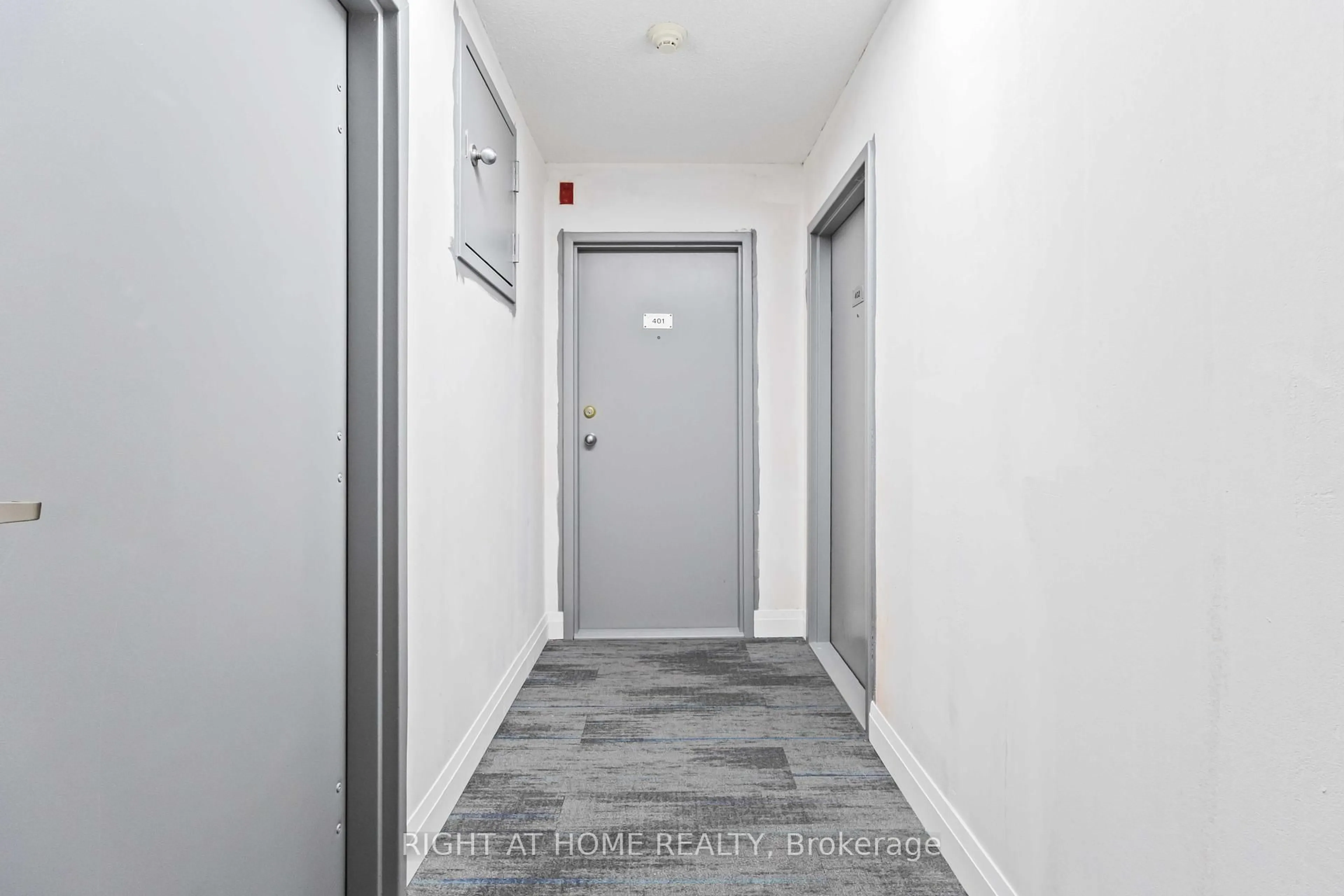 Indoor entryway for 15 Sewells Rd #401, Toronto Ontario M1B 3V7