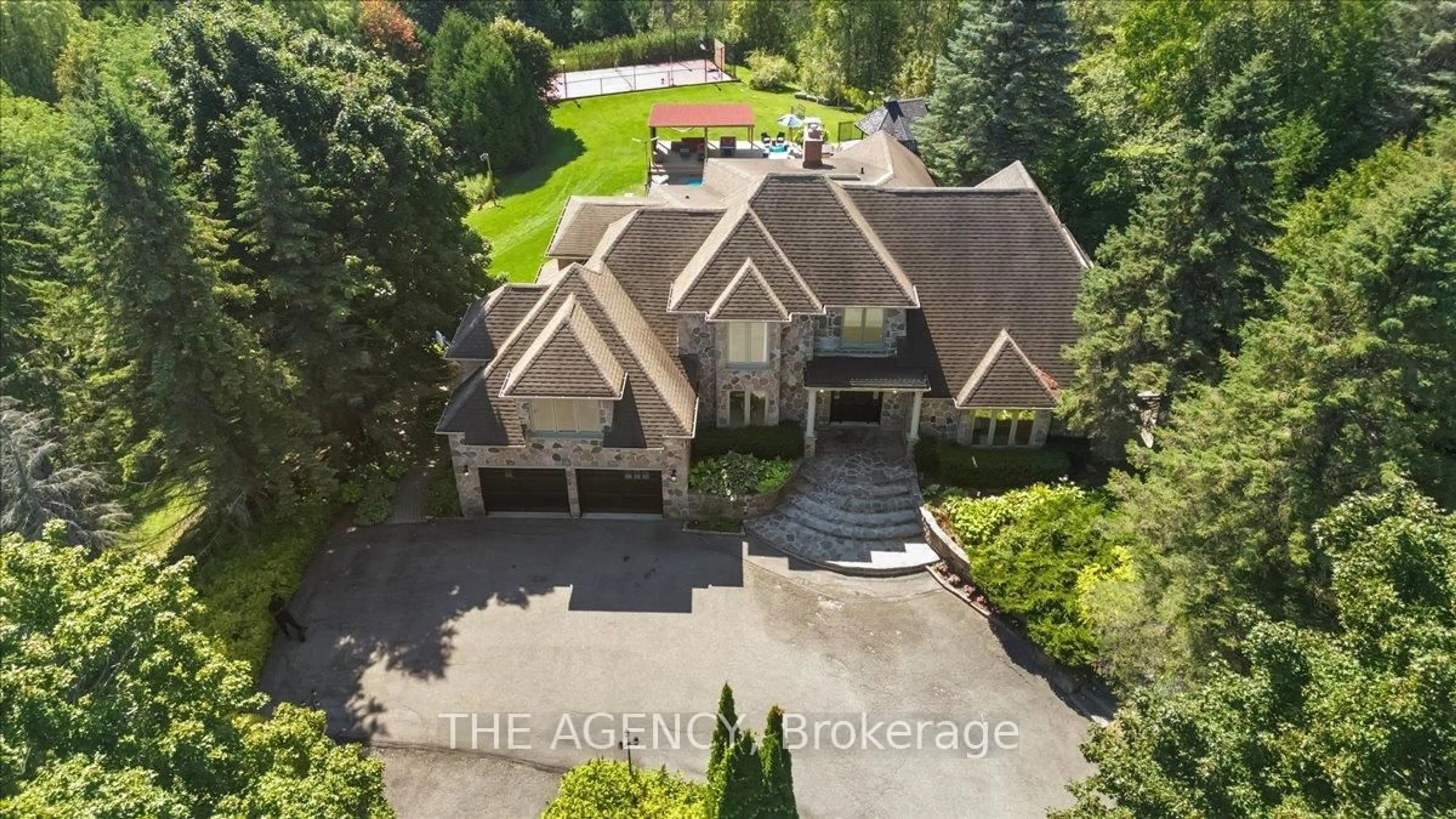 A pic from outside/outdoor area/front of a property/back of a property/a pic from drone, street for 445 Townline Rd, Whitby Ontario L0B 1J0
