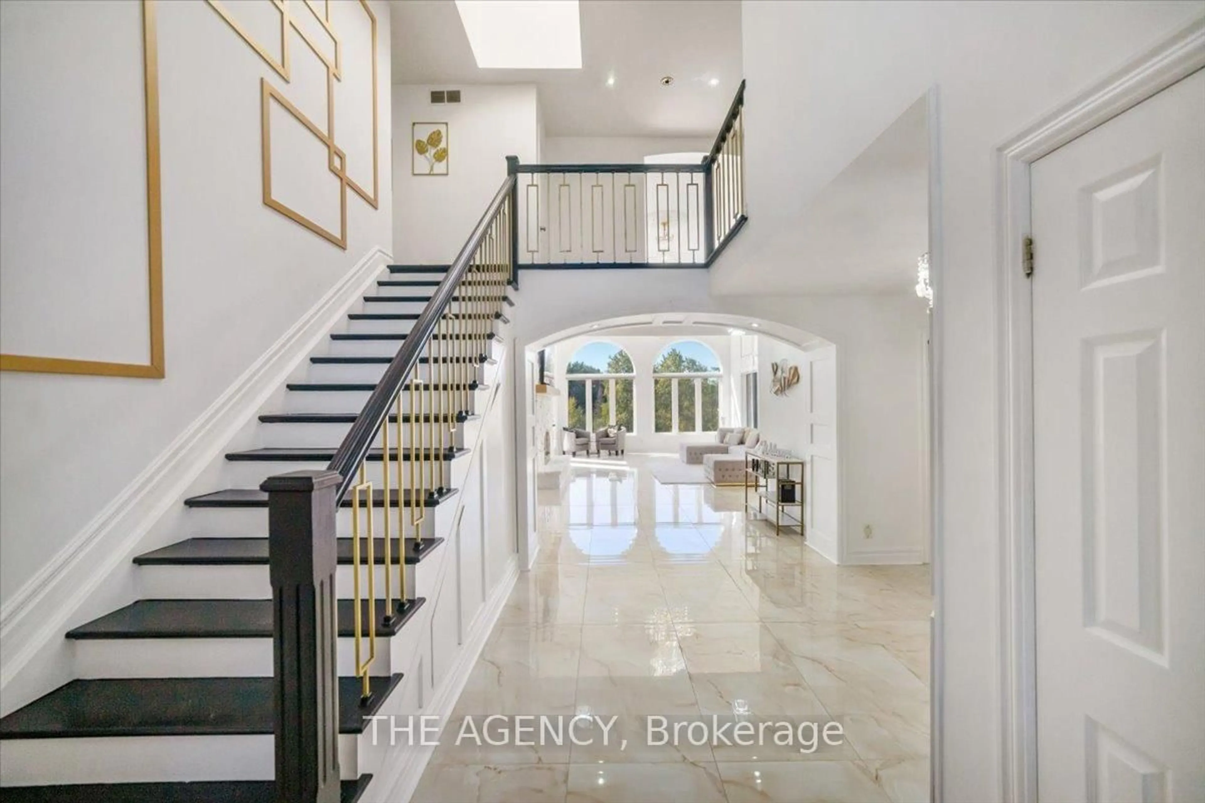 Indoor foyer for 445 Townline Rd, Whitby Ontario L0B 1J0