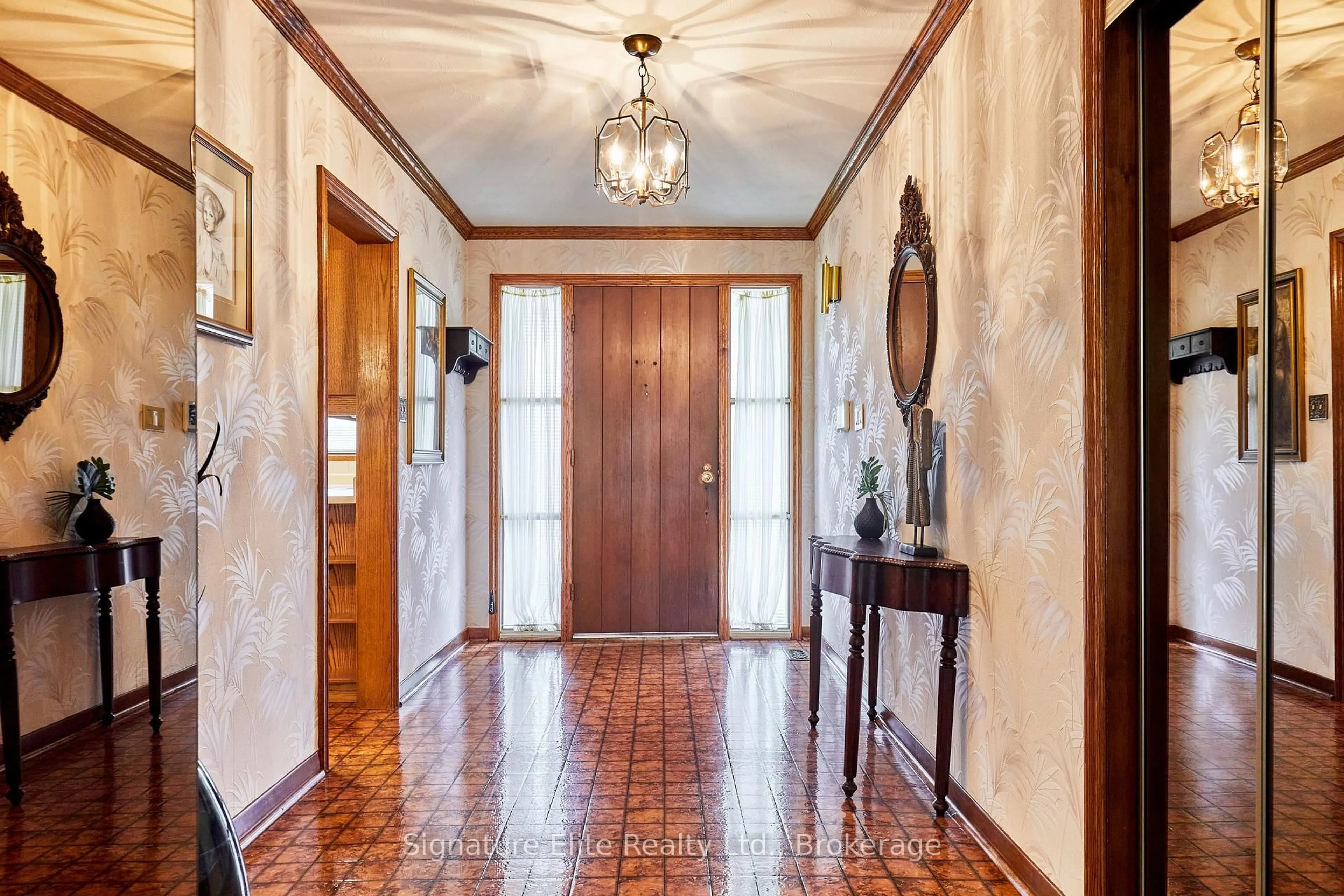 Indoor foyer for 262 Bellamy Rd, Toronto Ontario M1J 2M2