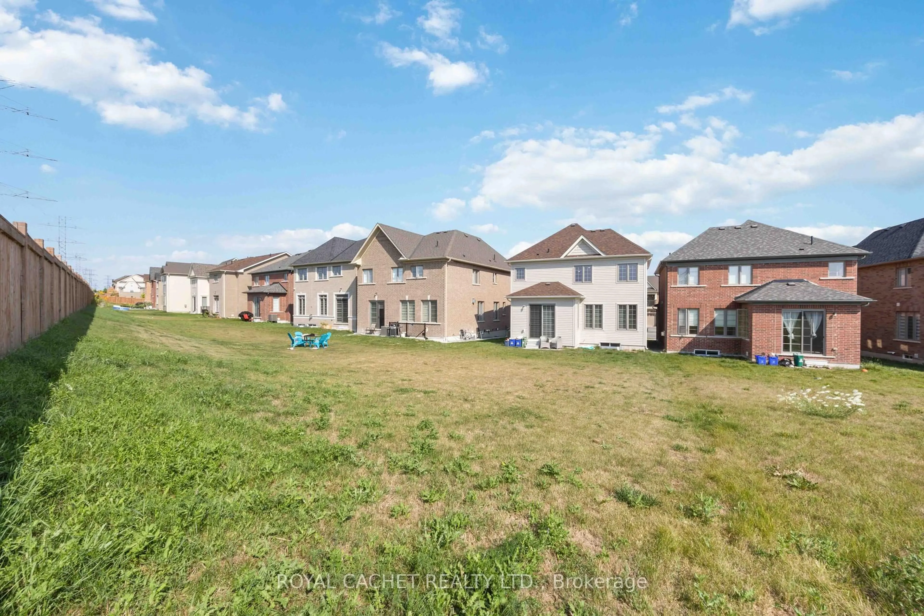 A pic from outside/outdoor area/front of a property/back of a property/a pic from drone, street for 316 Windfields Farms Dr, Oshawa Ontario L1L 0M3