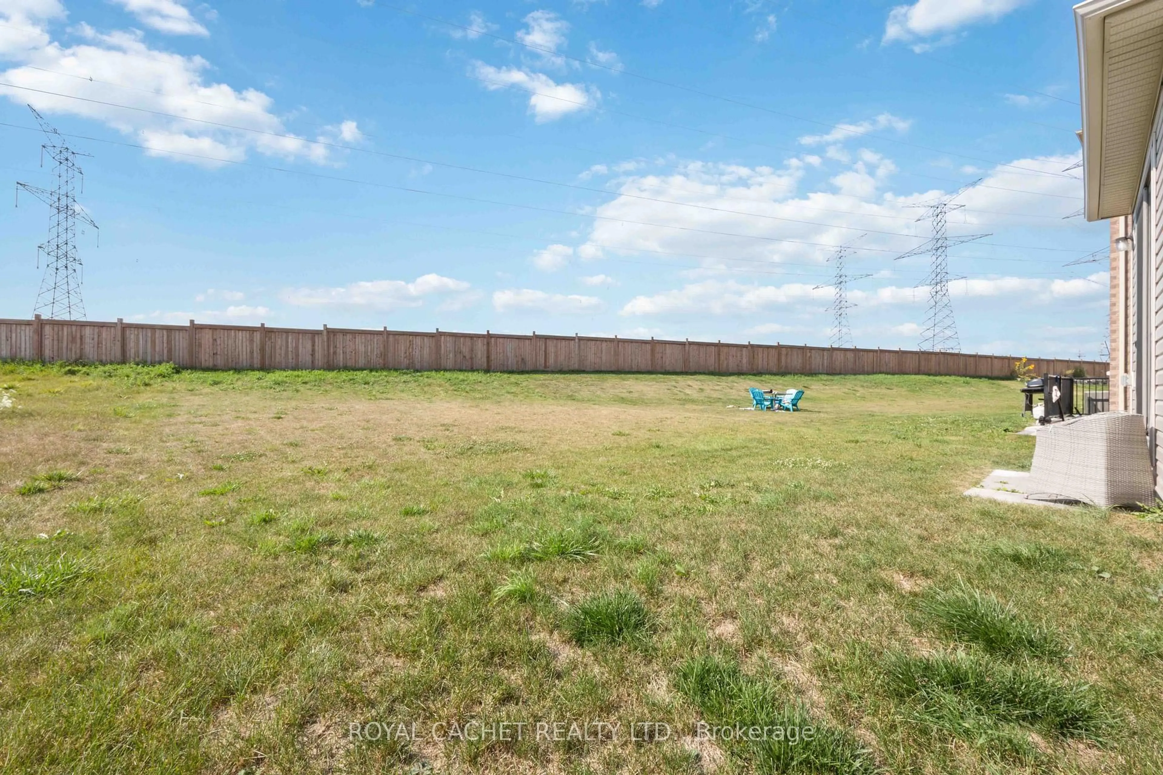 A pic from outside/outdoor area/front of a property/back of a property/a pic from drone, water/lake/river/ocean view for 316 Windfields Farms Dr, Oshawa Ontario L1L 0M3