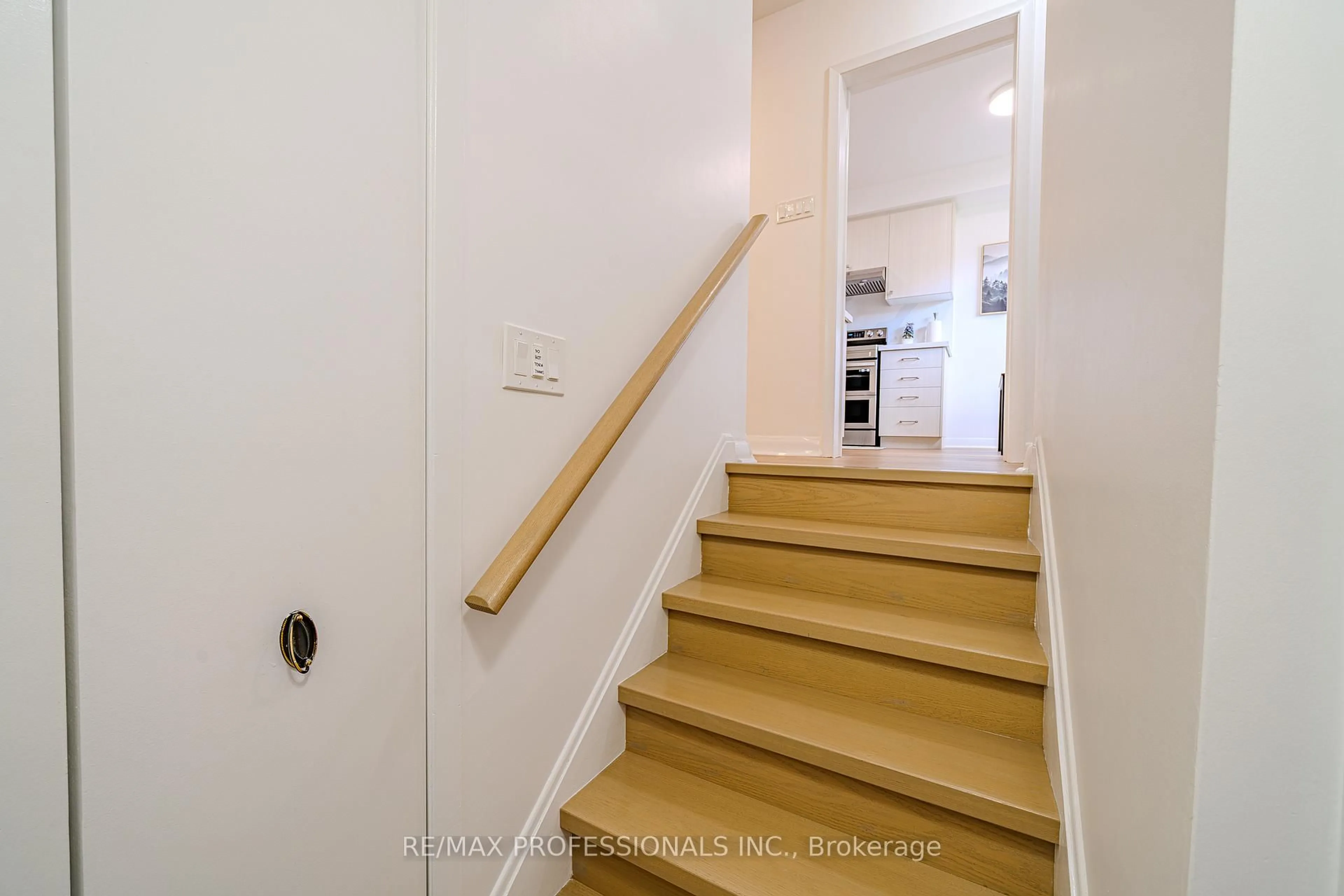 Stairs for 72 Painted Post Dr, Toronto Ontario M1H 1T2