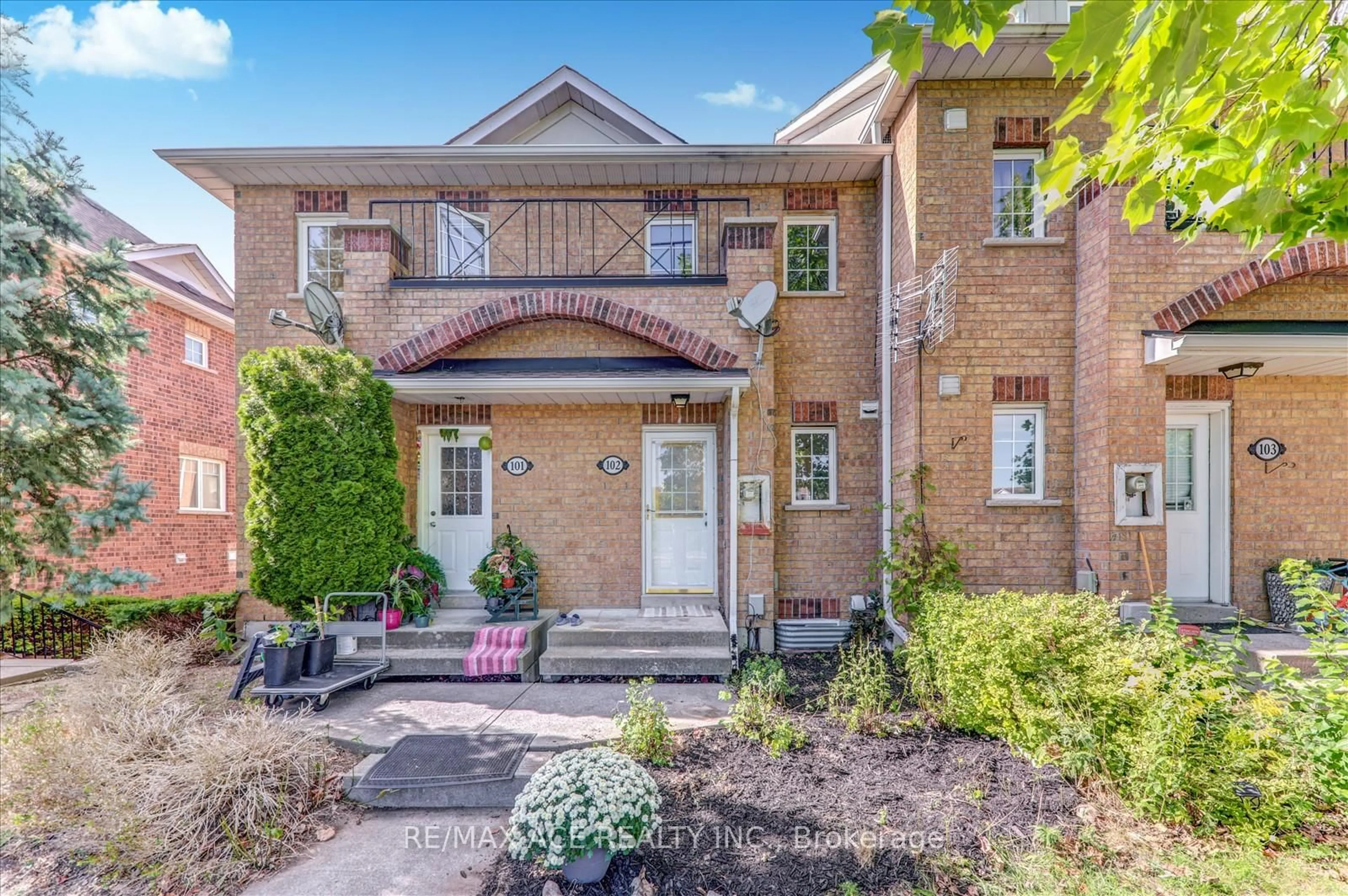 Home with brick exterior material, street for 2 Hedge End Rd #102, Toronto Ontario M1B 5Z8