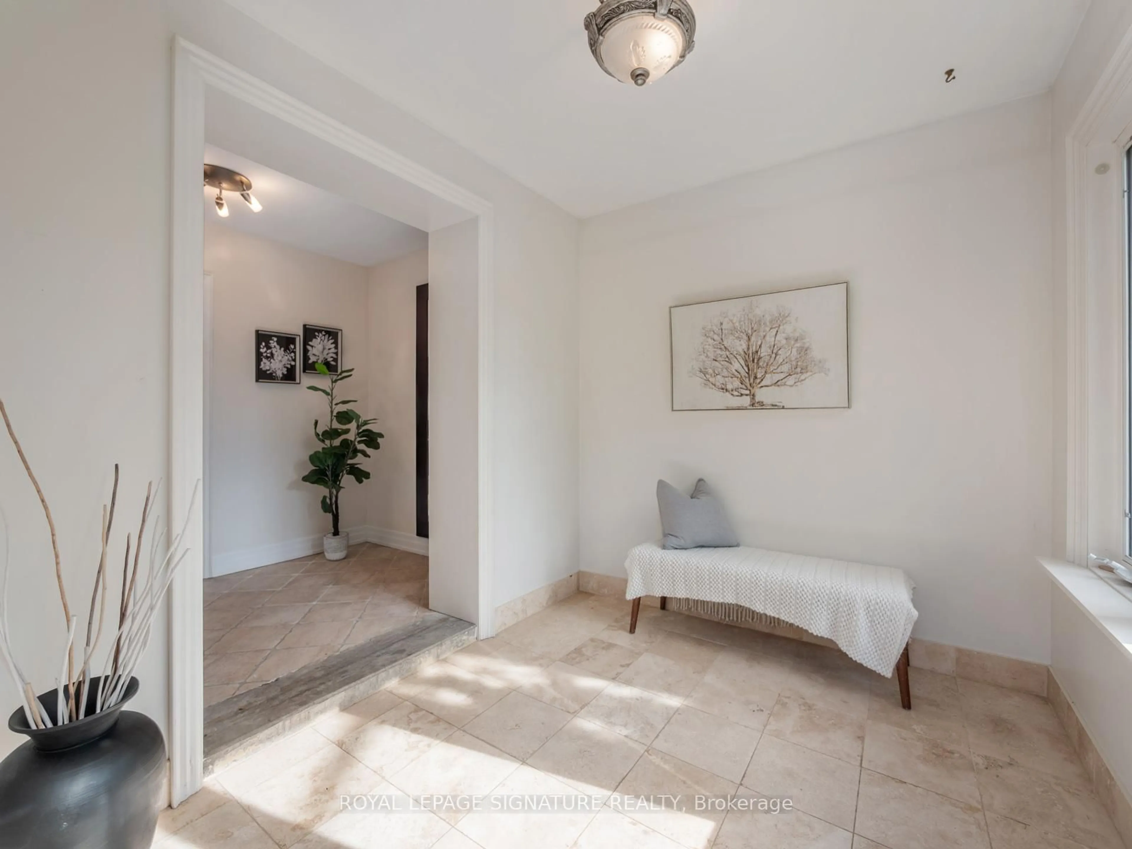 Indoor entryway for 27 Watson St, Toronto Ontario M1C 1E2