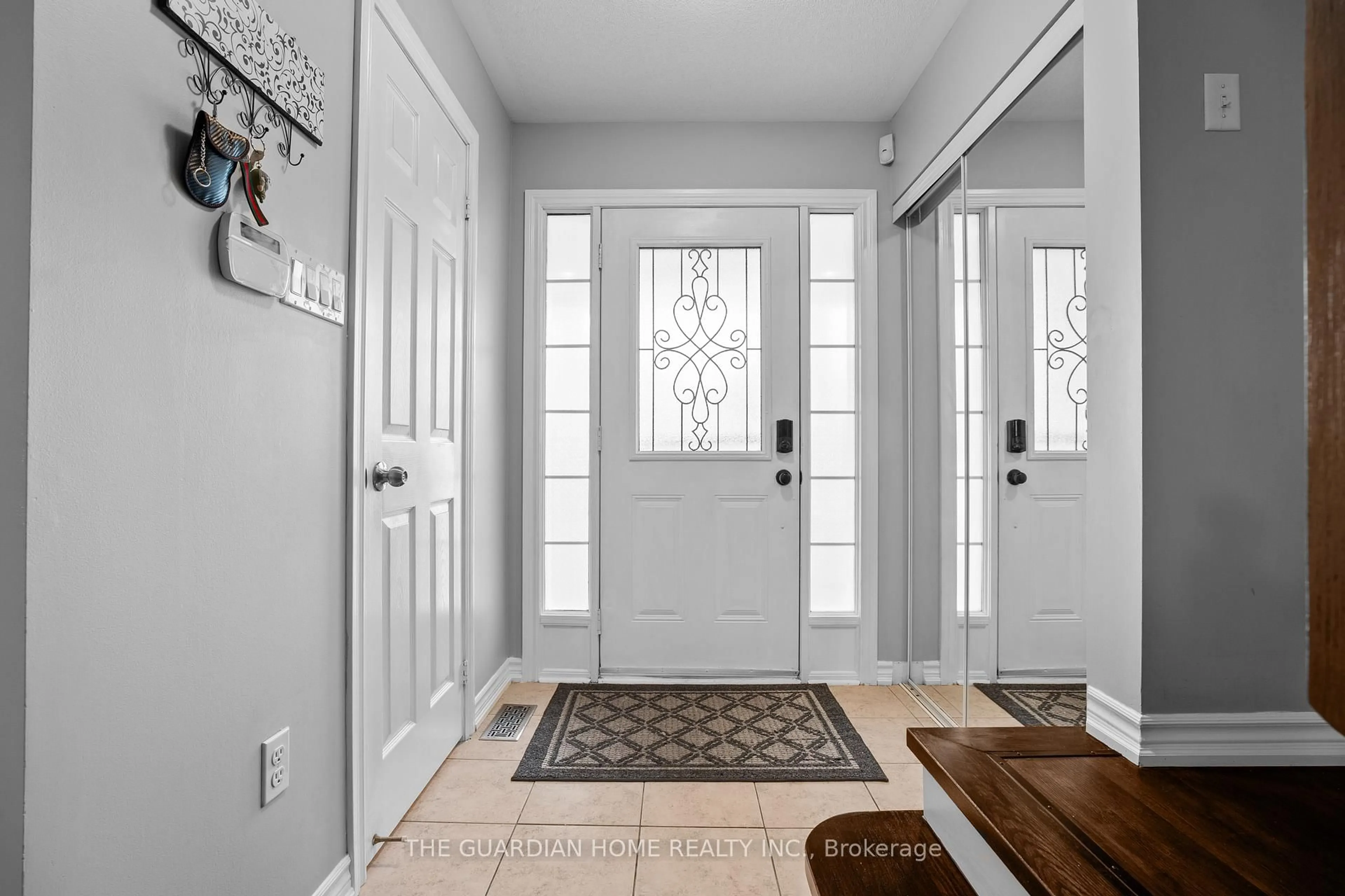 Indoor entryway for 47 Forrester Dr, Clarington Ontario L1C 0K1