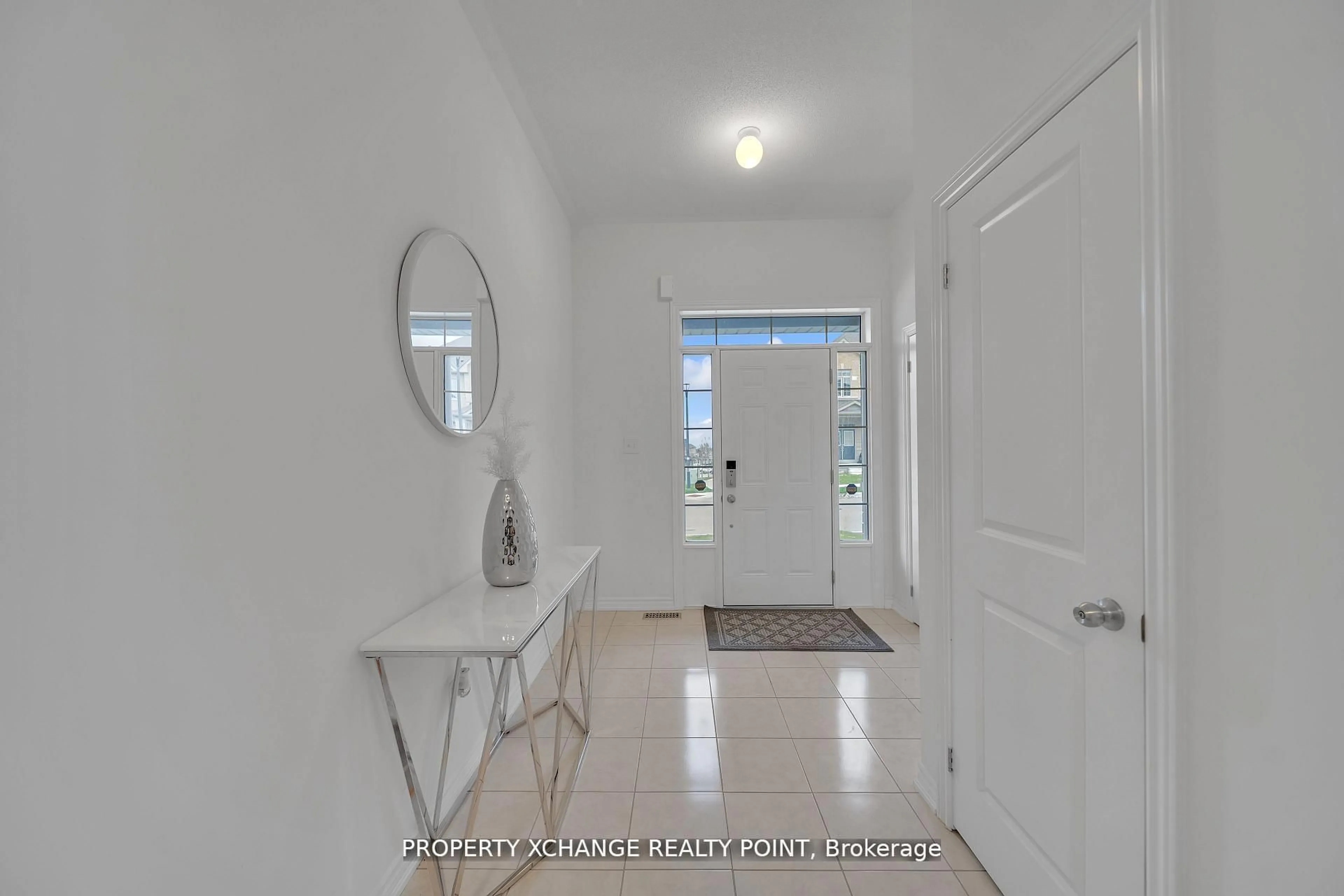 Indoor entryway for 1120 Skyridge Blvd, Pickering Ontario L1X 0M8