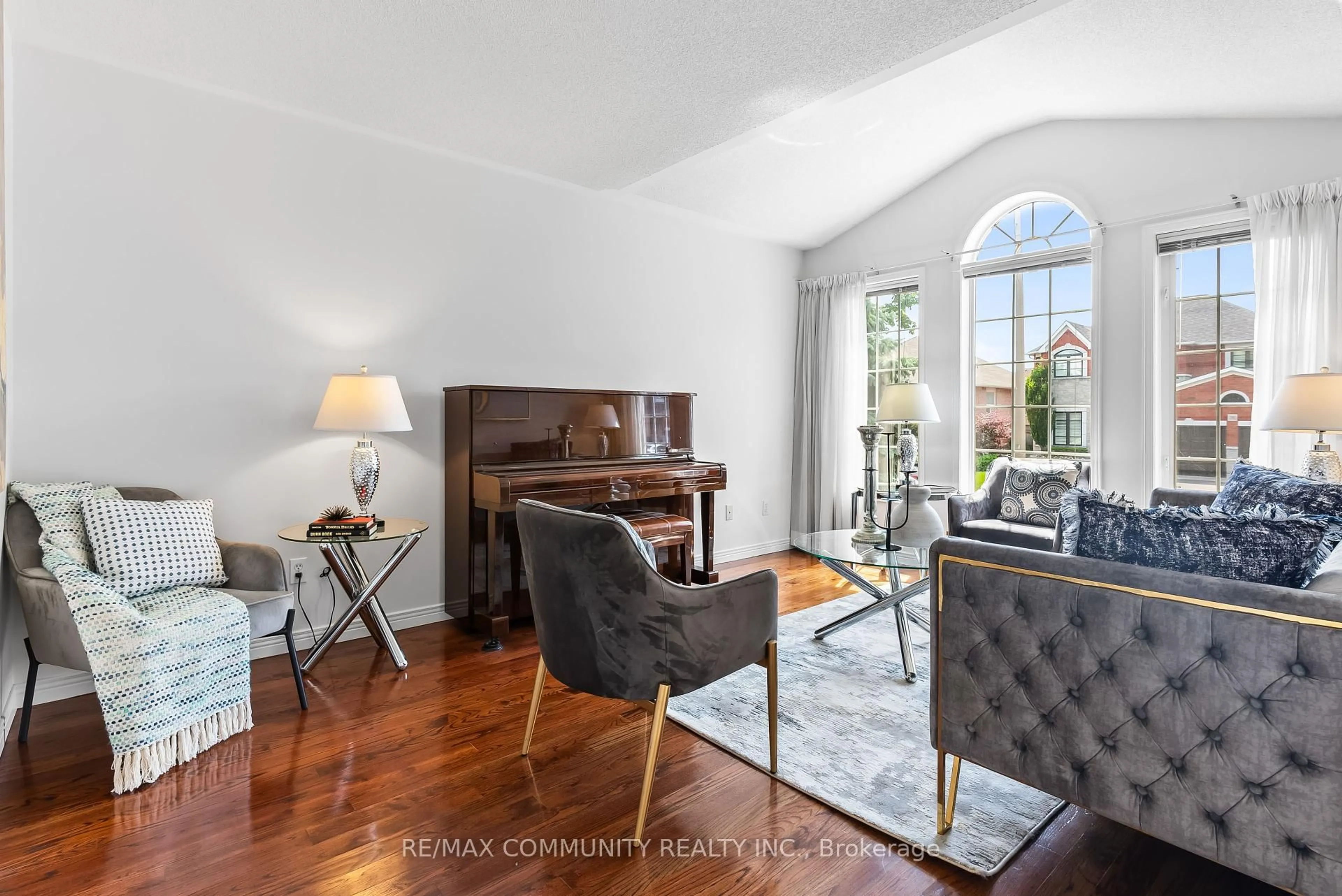 Living room with furniture, unknown for 27 Mac Carl Cres, Whitby Ontario L1R 2T7