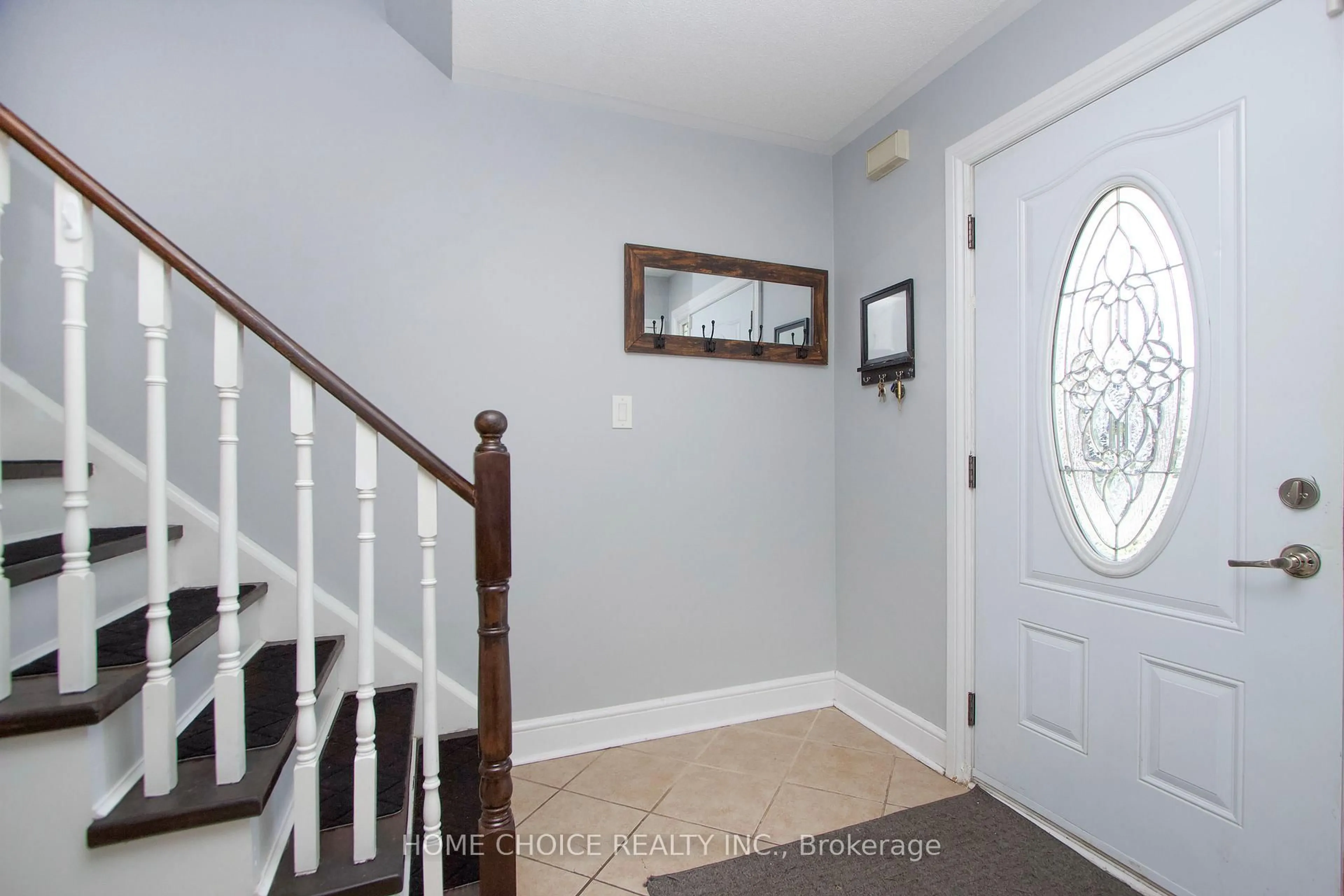 Indoor entryway for 56 Ivory Crt, Clarington Ontario L1C 5C1