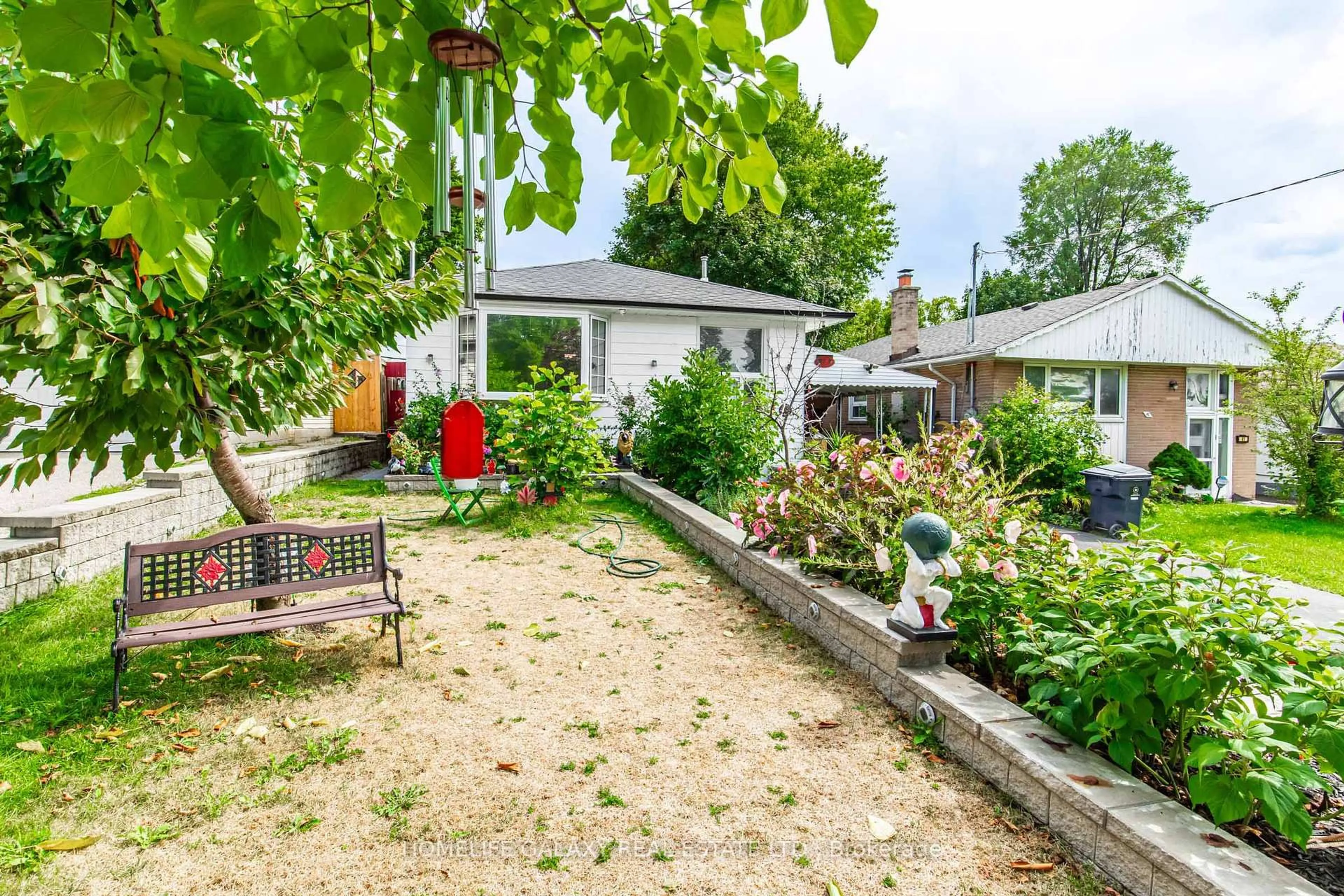 Patio, street for 43 Larkhall Ave, Toronto Ontario M1J 1V2