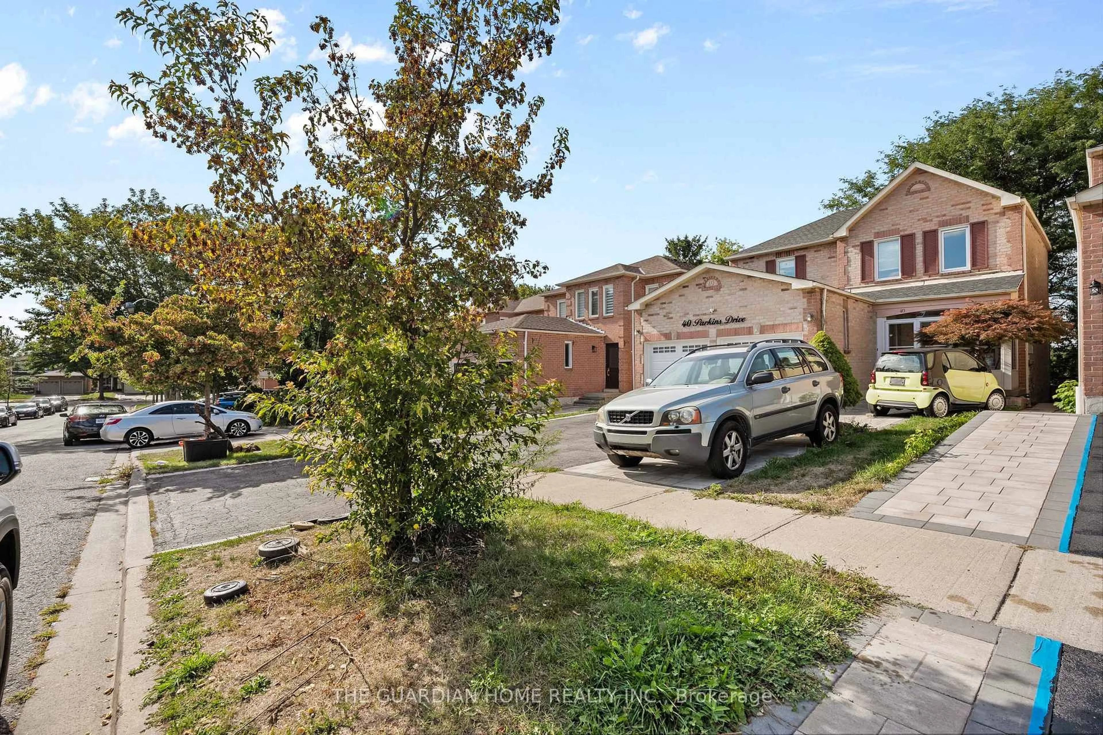 A pic from outside/outdoor area/front of a property/back of a property/a pic from drone, street for 40 Parkins Dr, Ajax Ontario L1T 3L2