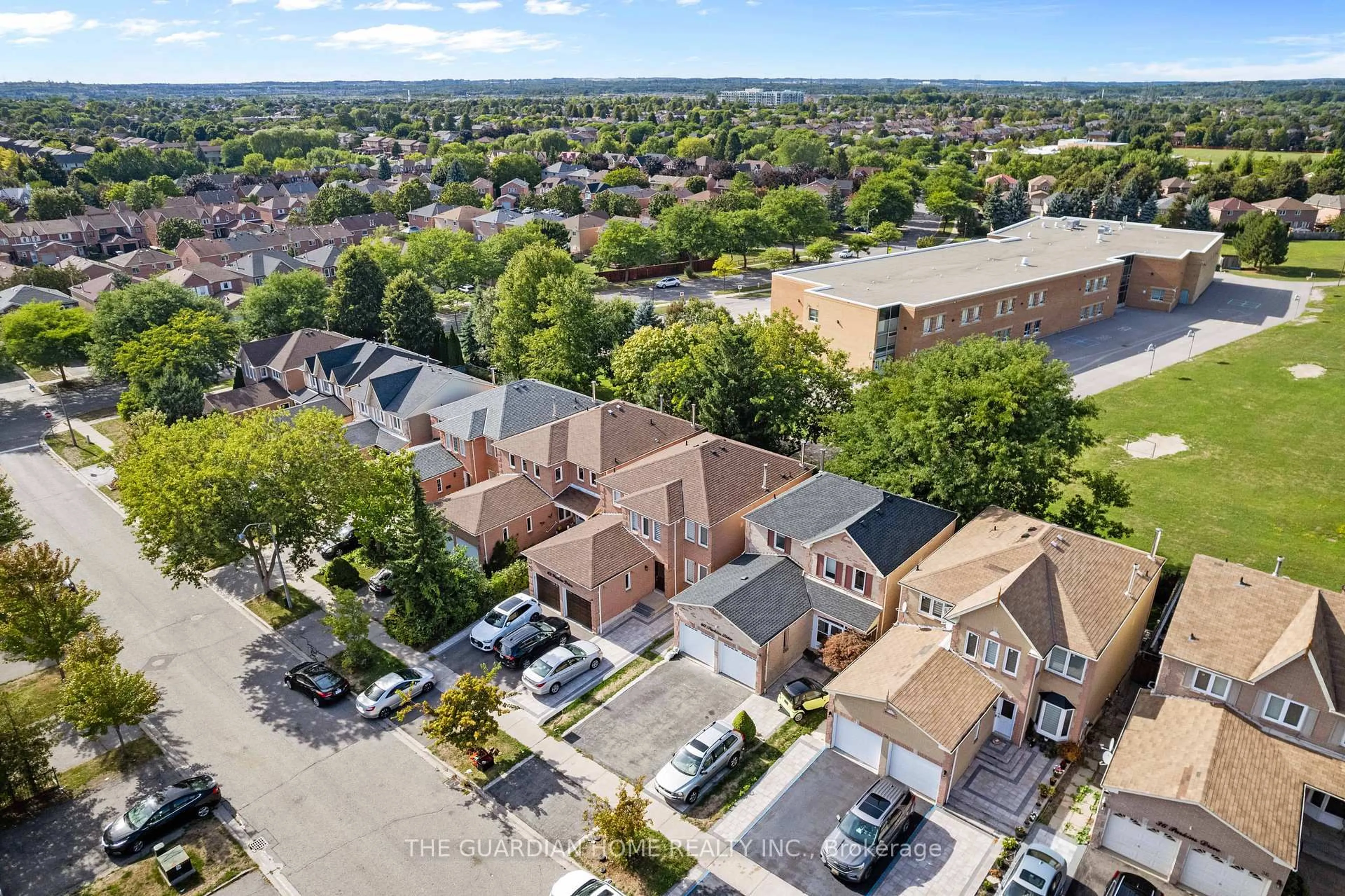 A pic from outside/outdoor area/front of a property/back of a property/a pic from drone, street for 40 Parkins Dr, Ajax Ontario L1T 3L2