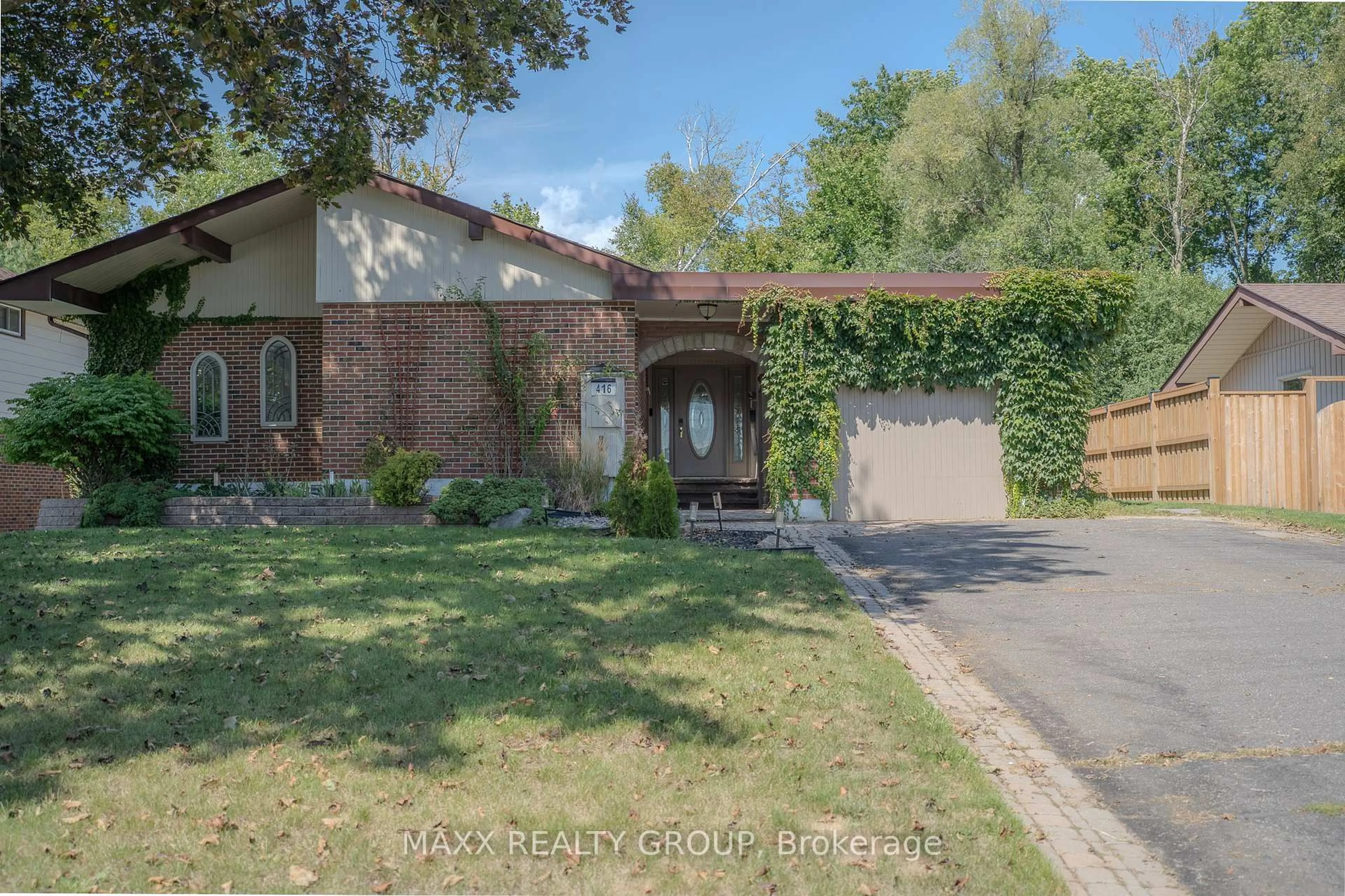 Unknown for 416 Jane Ave, Oshawa Ontario L1J 3L4