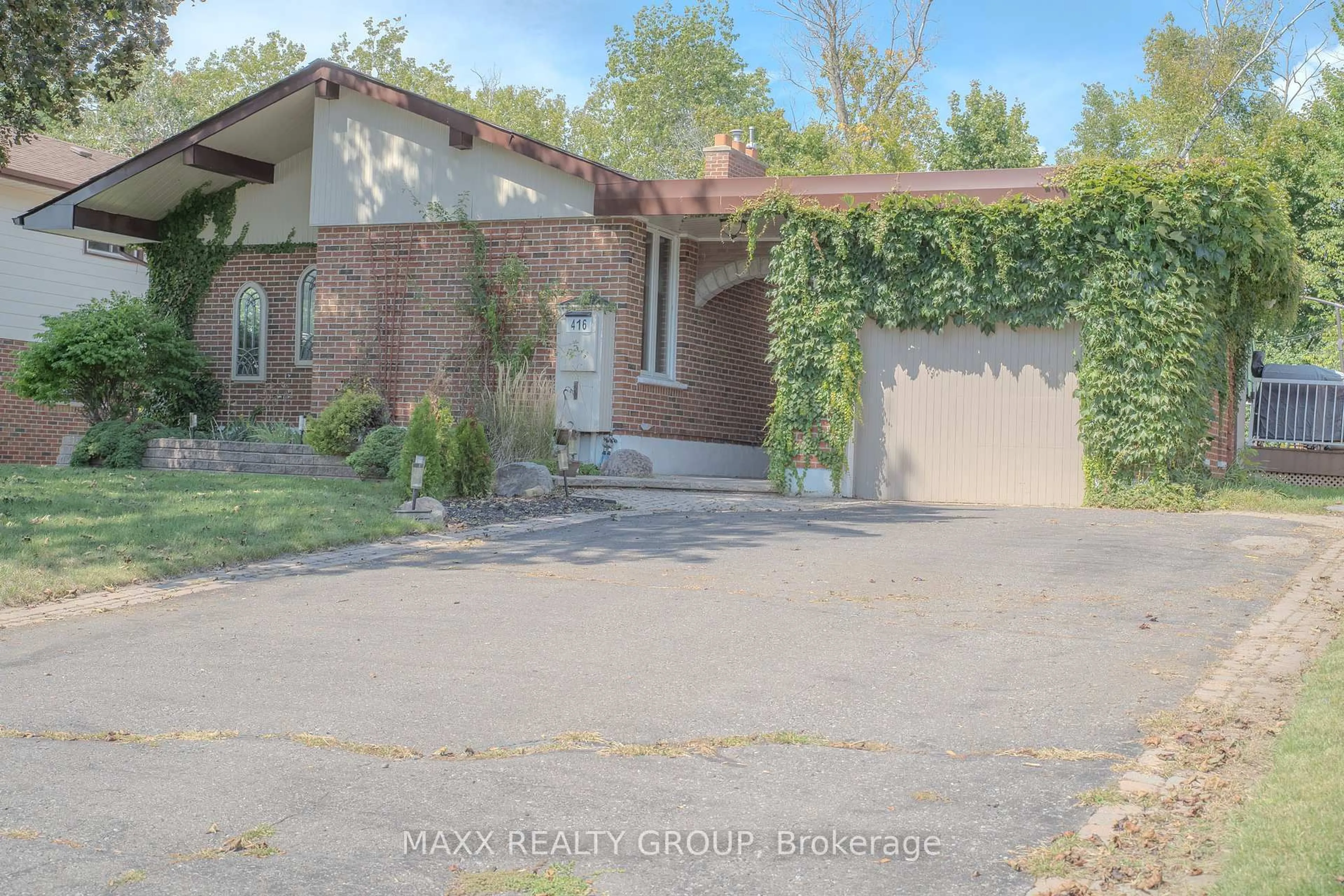 Unknown for 416 Jane Ave, Oshawa Ontario L1J 3L4