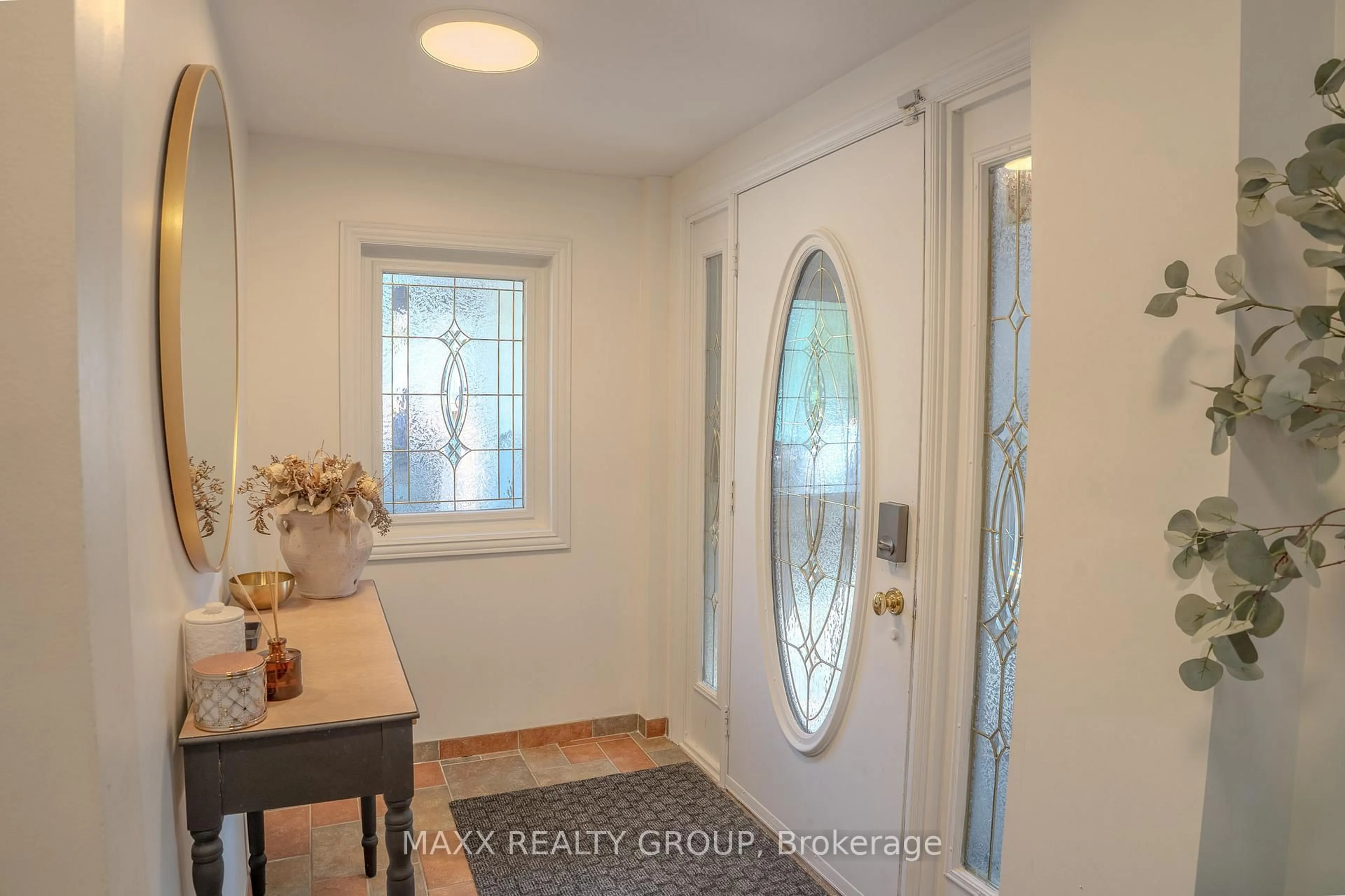 Indoor entryway for 416 Jane Ave, Oshawa Ontario L1J 3L4