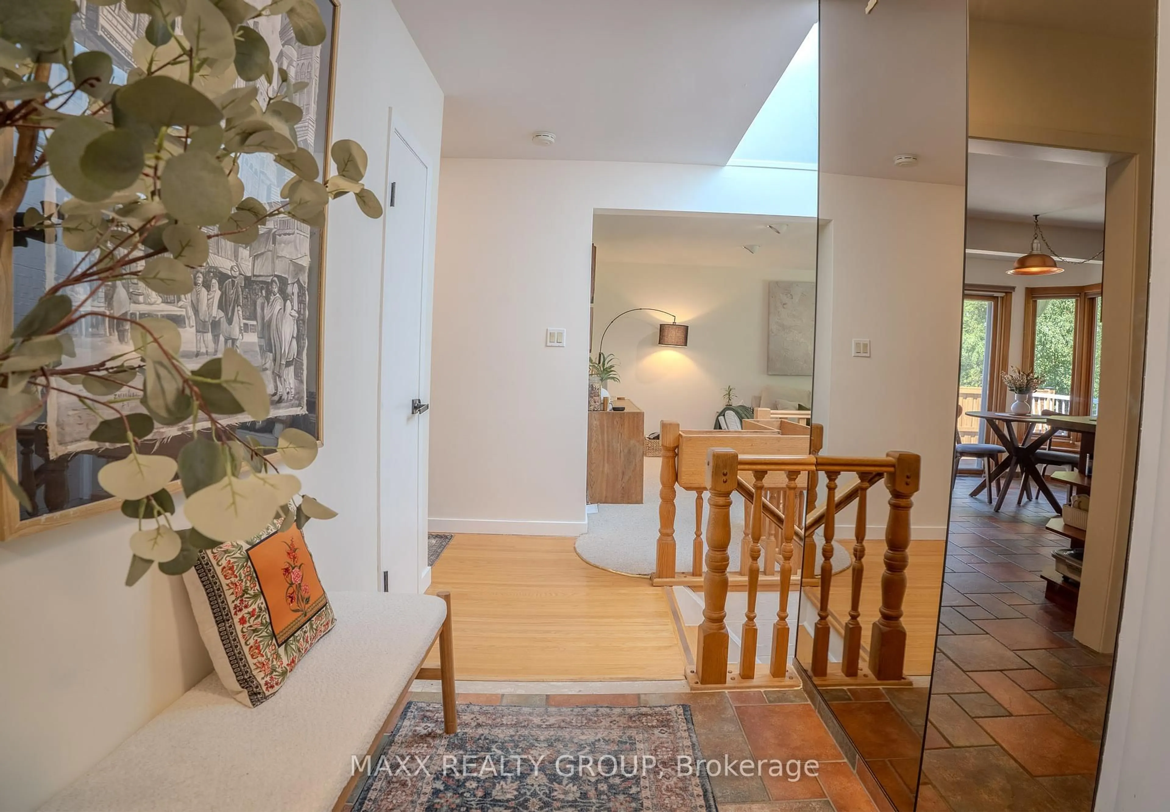 Indoor entryway for 416 Jane Ave, Oshawa Ontario L1J 3L4