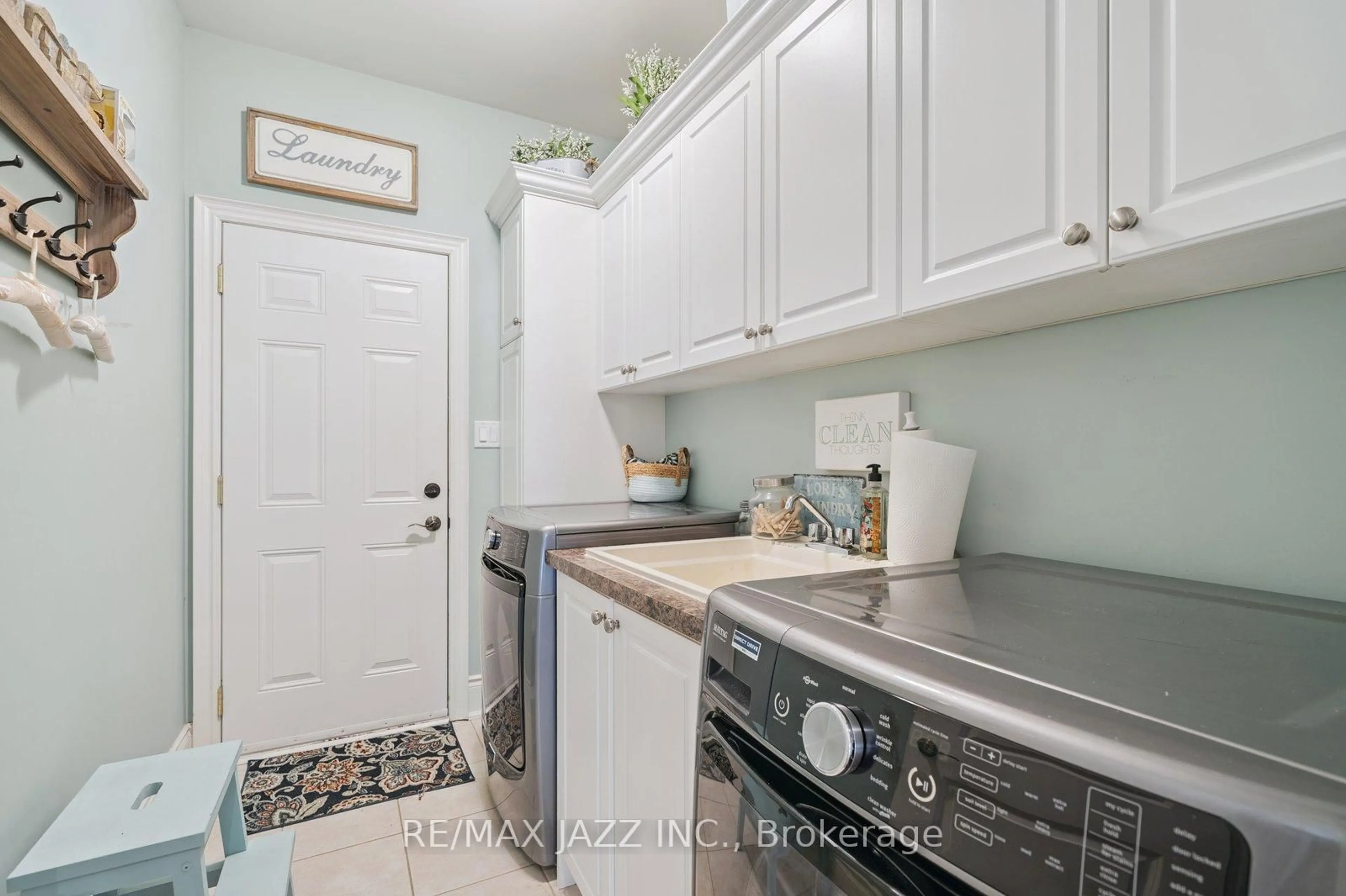 Laundry room for 99 Bell Dr, Whitby Ontario L1N 2T1