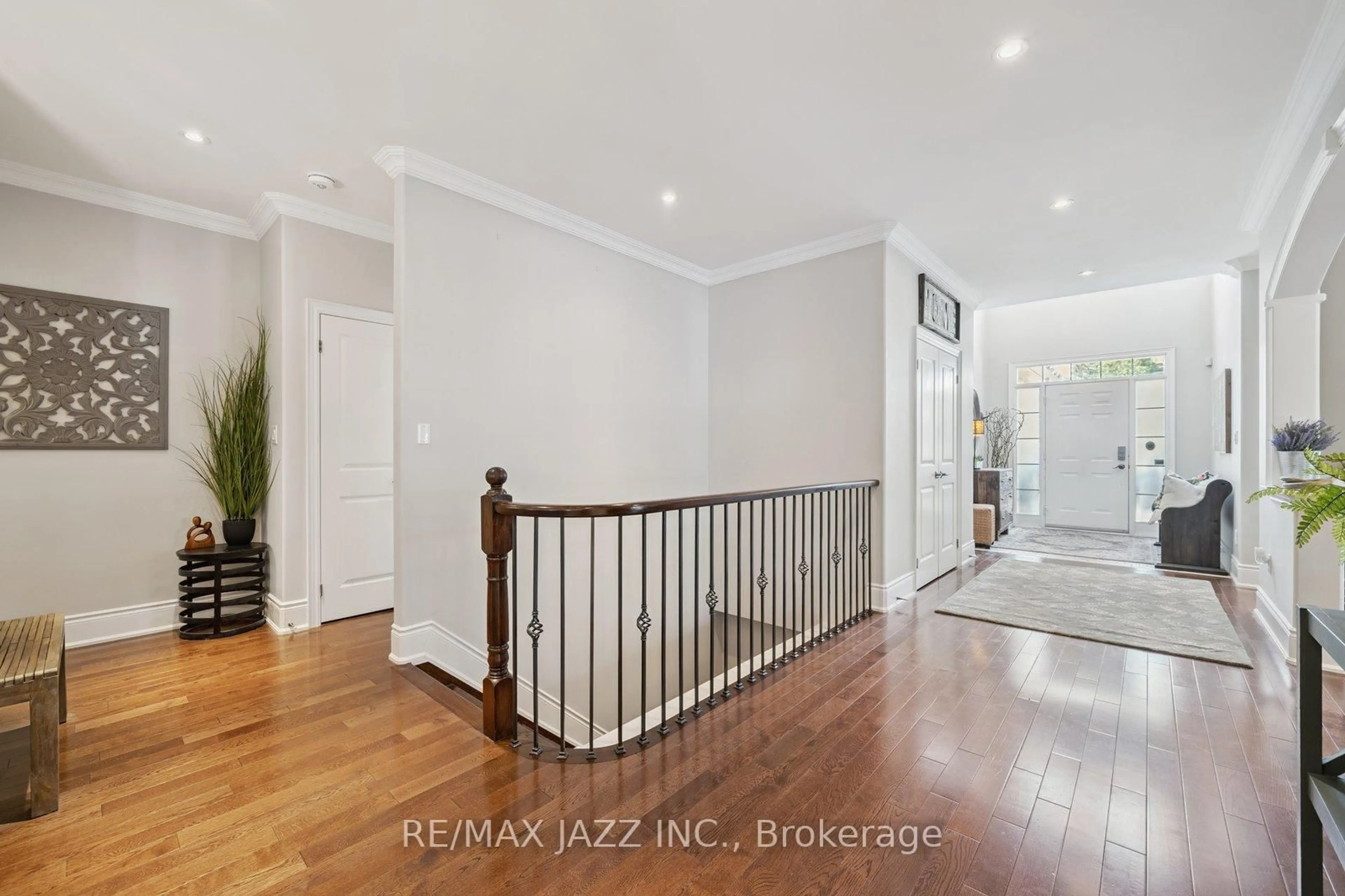 Indoor entryway for 99 Bell Dr, Whitby Ontario L1N 2T1